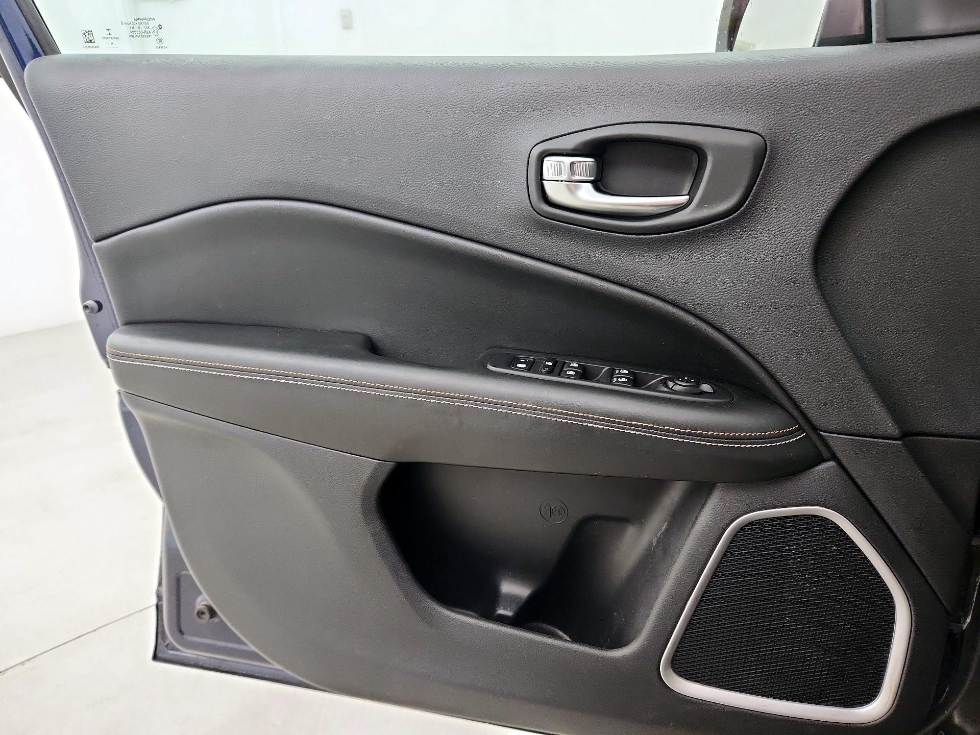 Thumbnail: 2020 Jeep Compass - 10