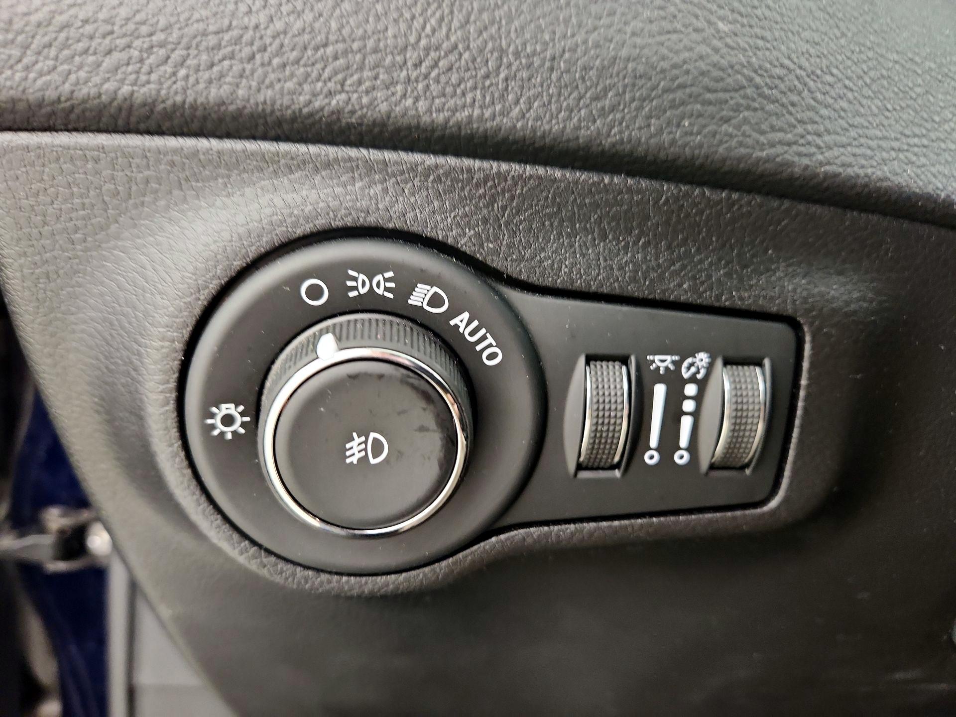 Thumbnail: 2020 Jeep Compass - 11