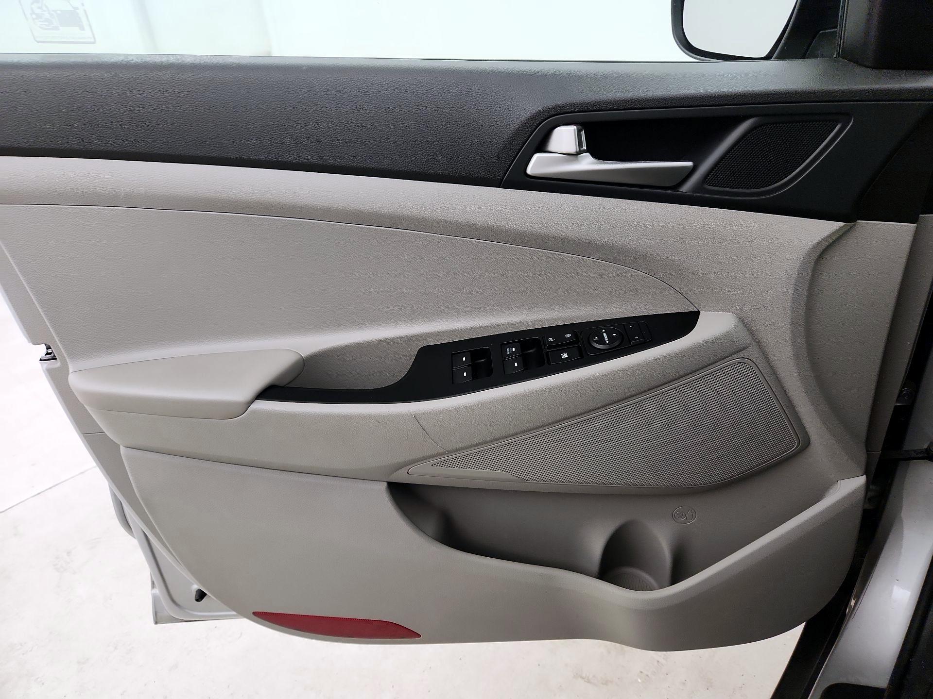 Thumbnail: 2020 Hyundai Tucson - 10
