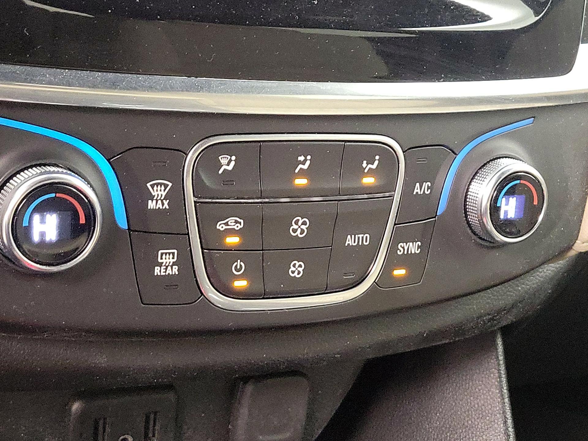 Thumbnail: 2022 Chevrolet Traverse - 16