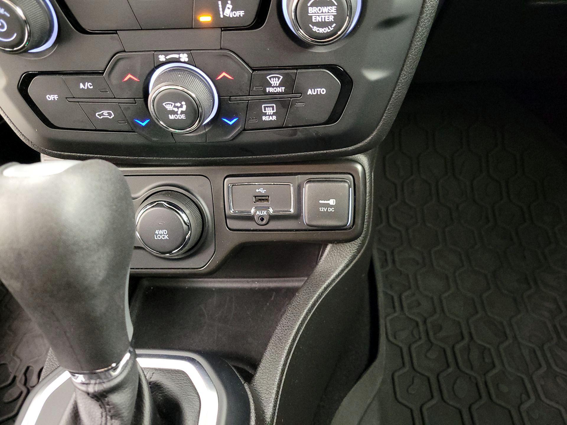 Thumbnail: 2021 Jeep Renegade - 18