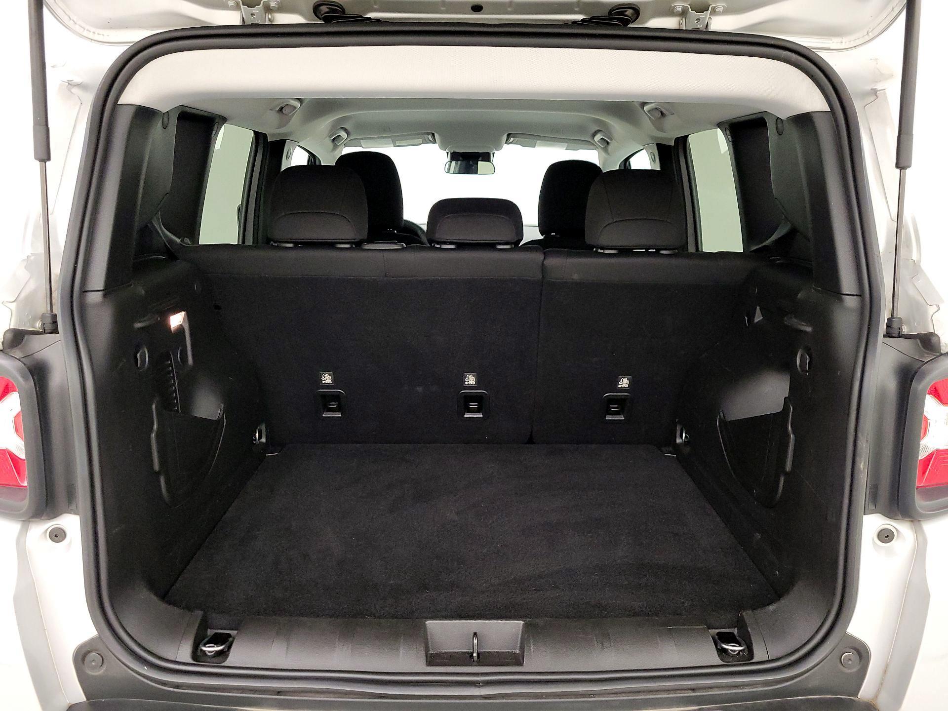 Thumbnail: 2021 Jeep Renegade - 20