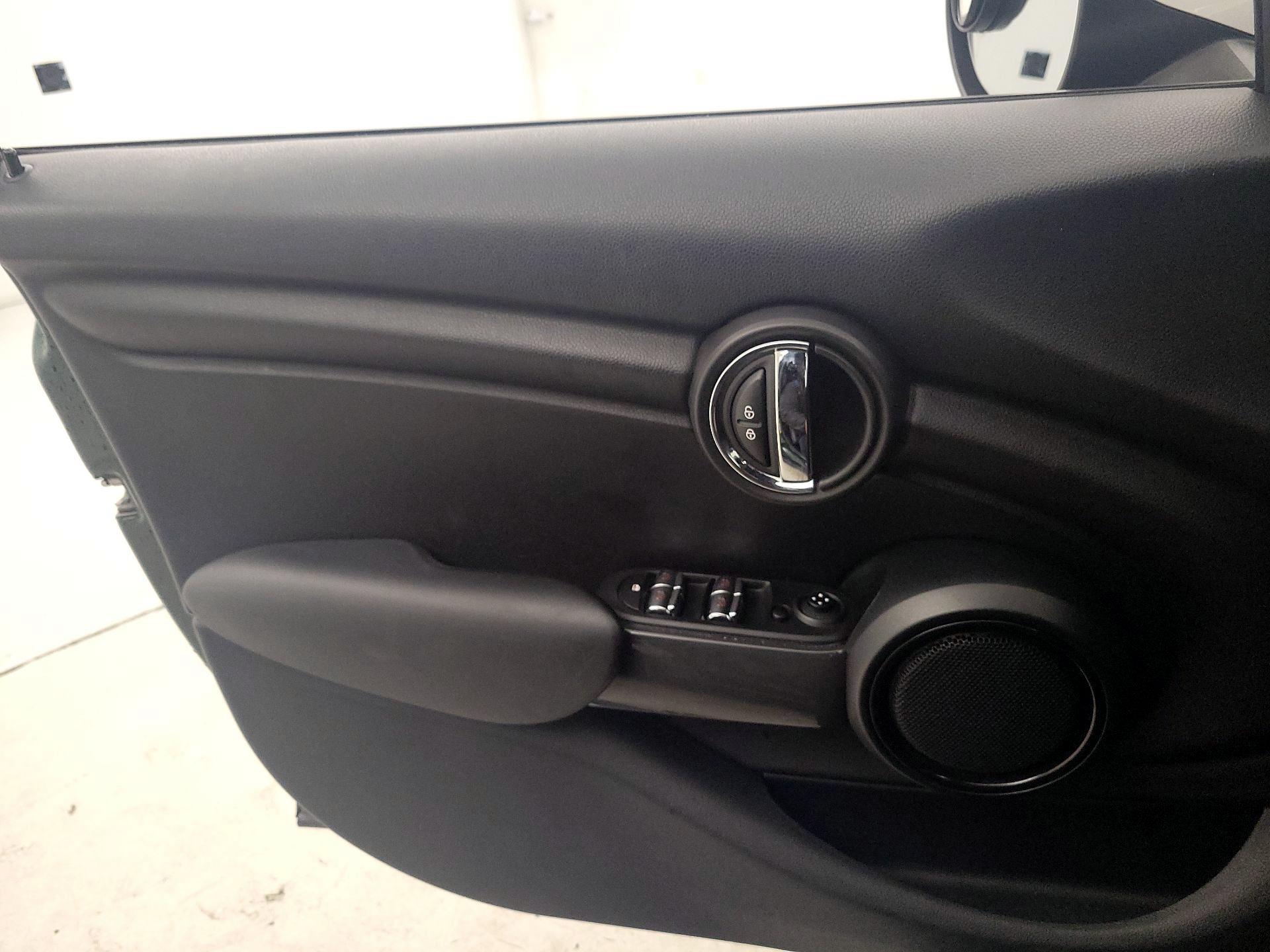 Thumbnail: 2017 MINI Cooper Hardtop - 12