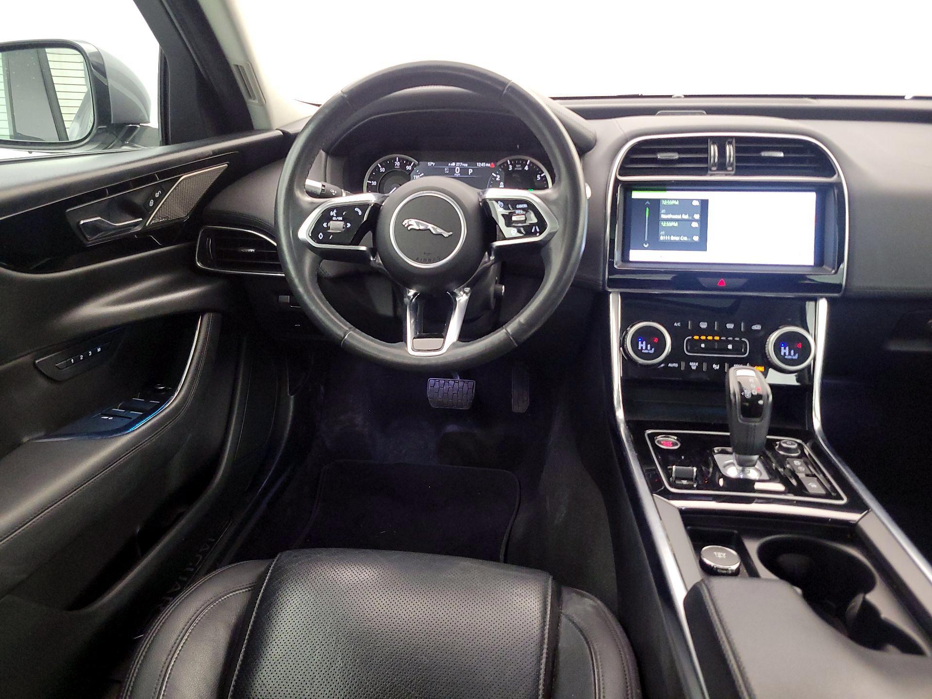 Thumbnail: 2020 Jaguar XE - 10