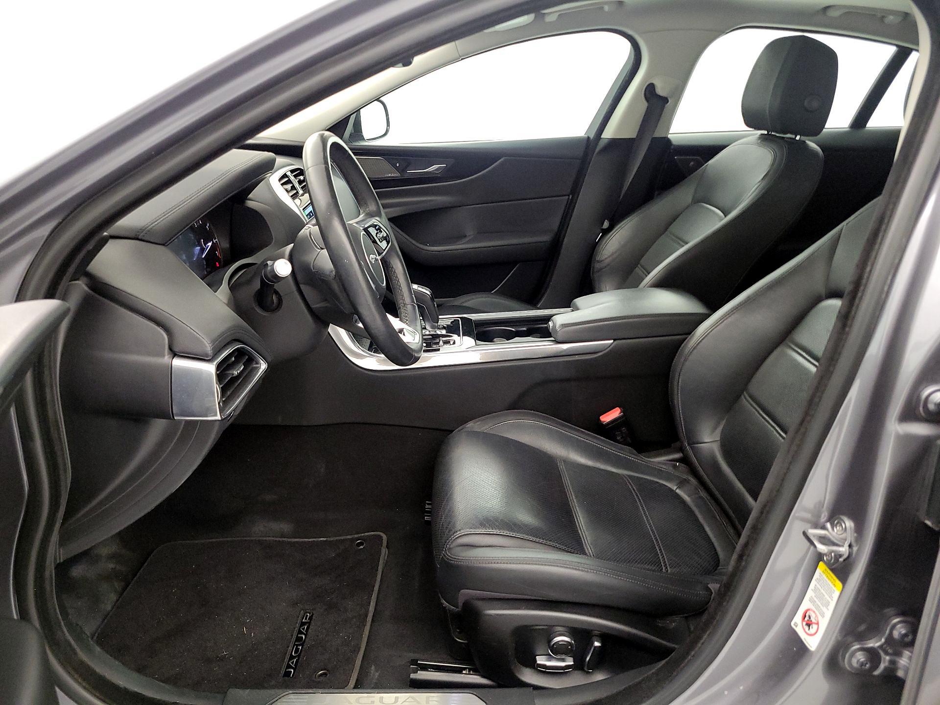Thumbnail: 2020 Jaguar XE - 11