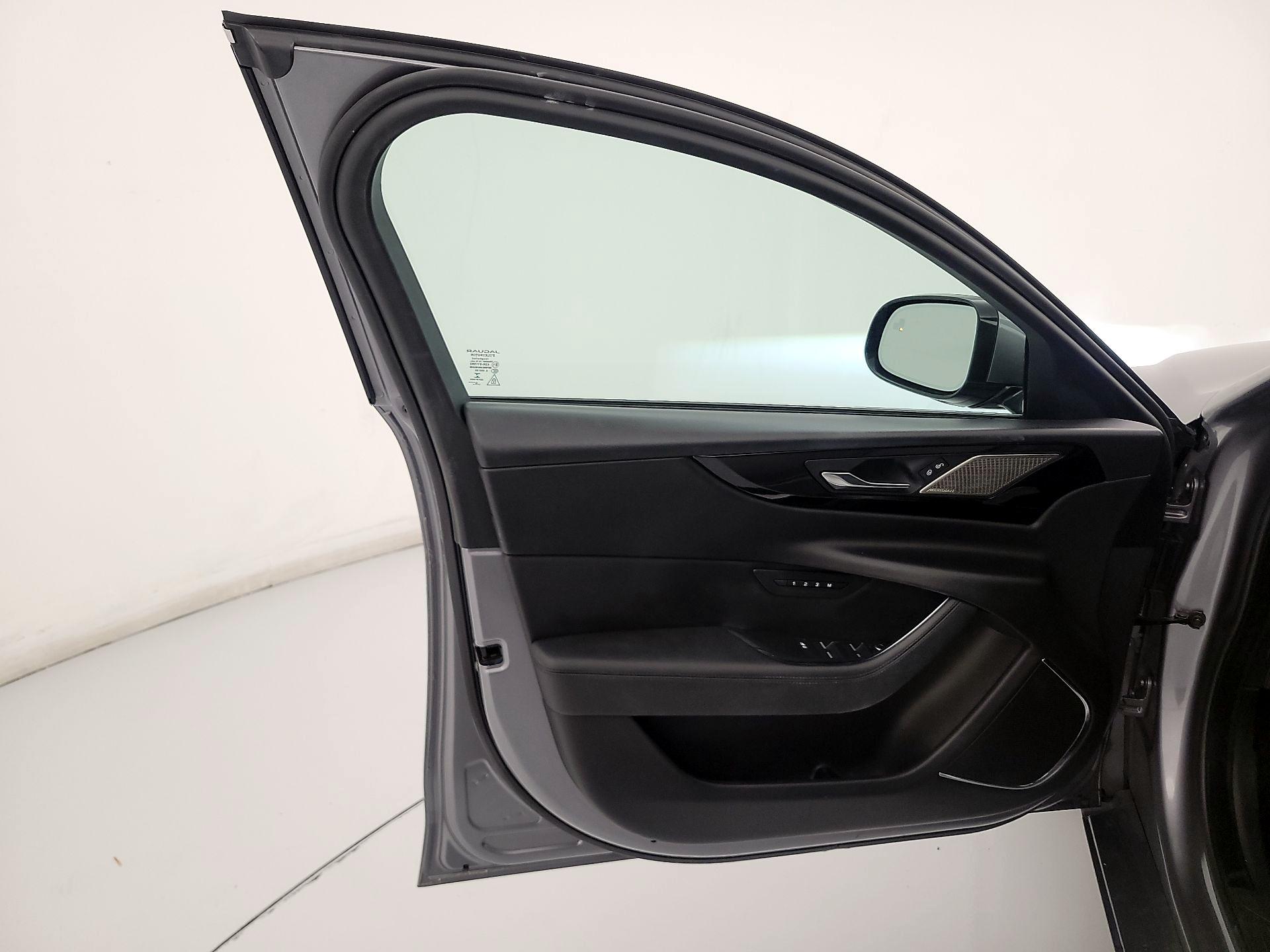 Thumbnail: 2020 Jaguar XE - 12