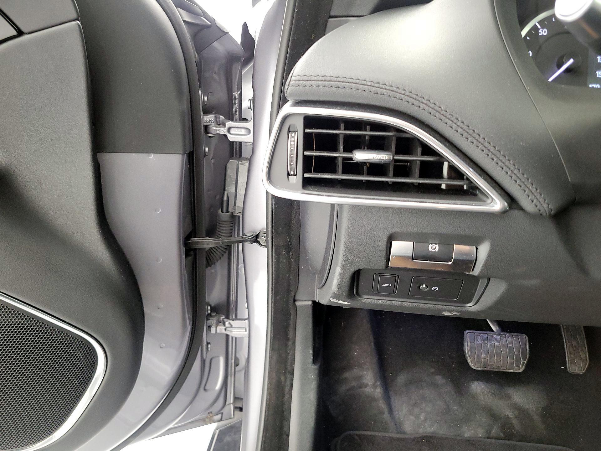 Thumbnail: 2020 Jaguar XE - 13