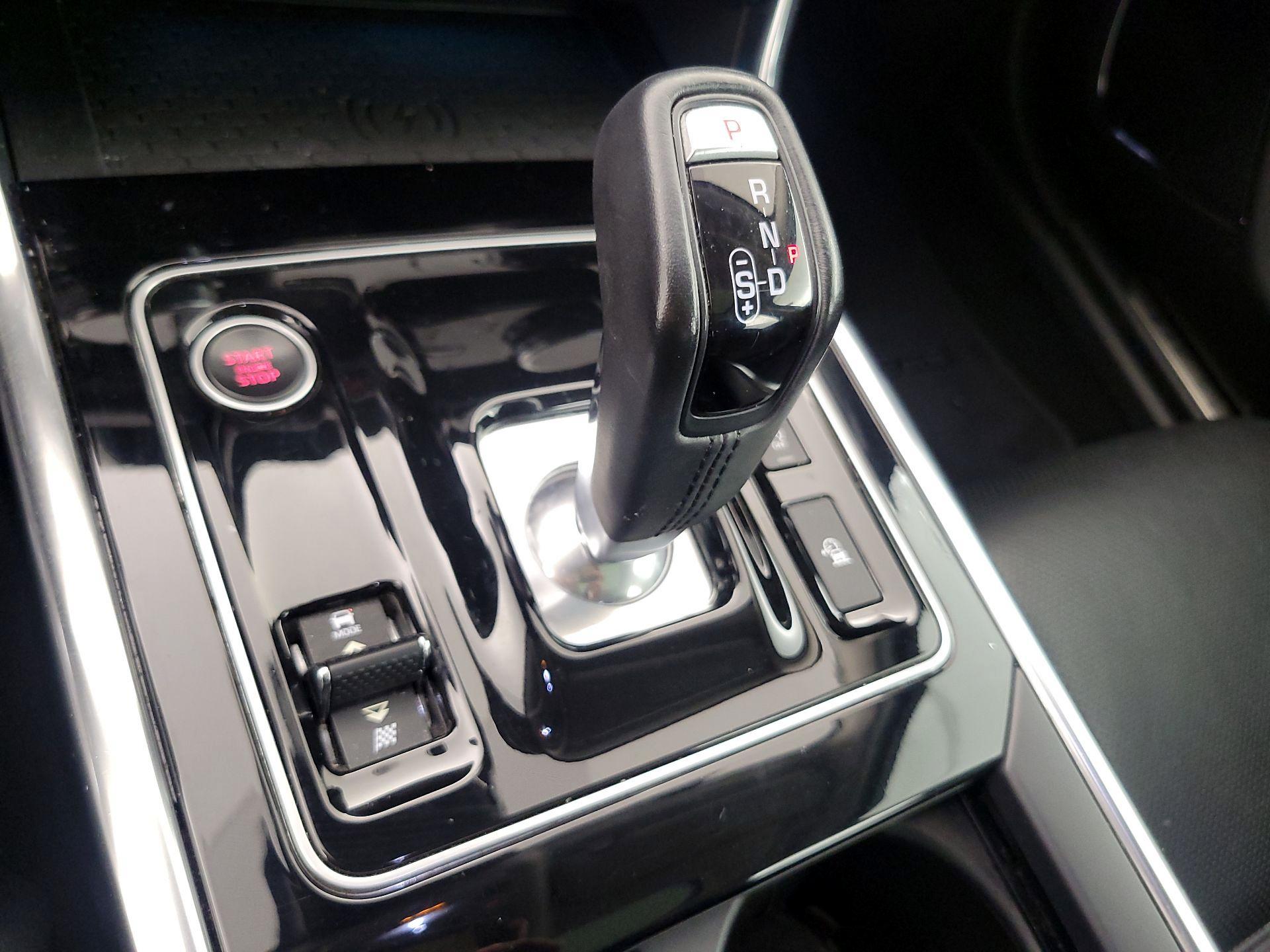 Thumbnail: 2020 Jaguar XE - 18