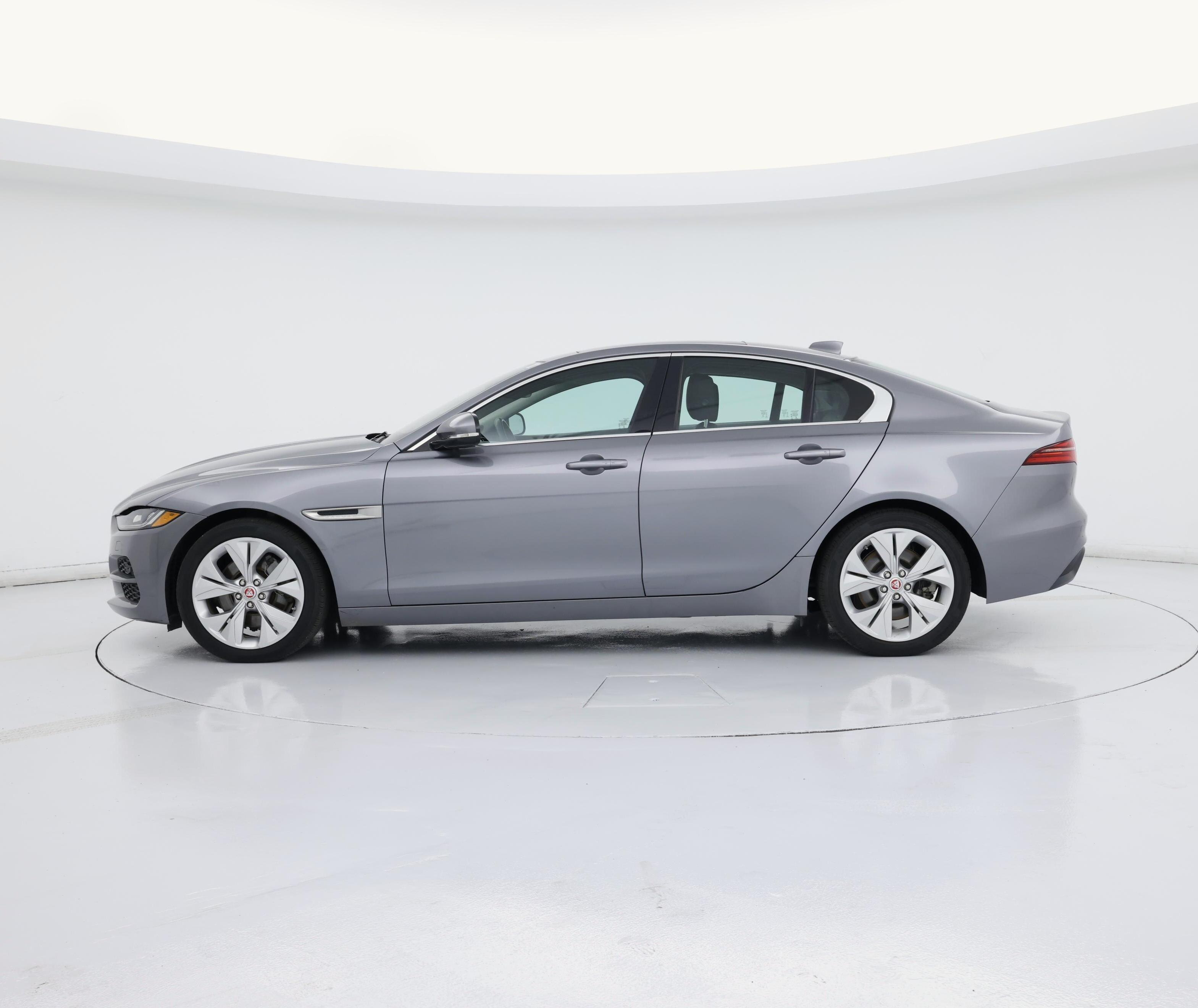 Thumbnail: 2020 Jaguar XE - 3