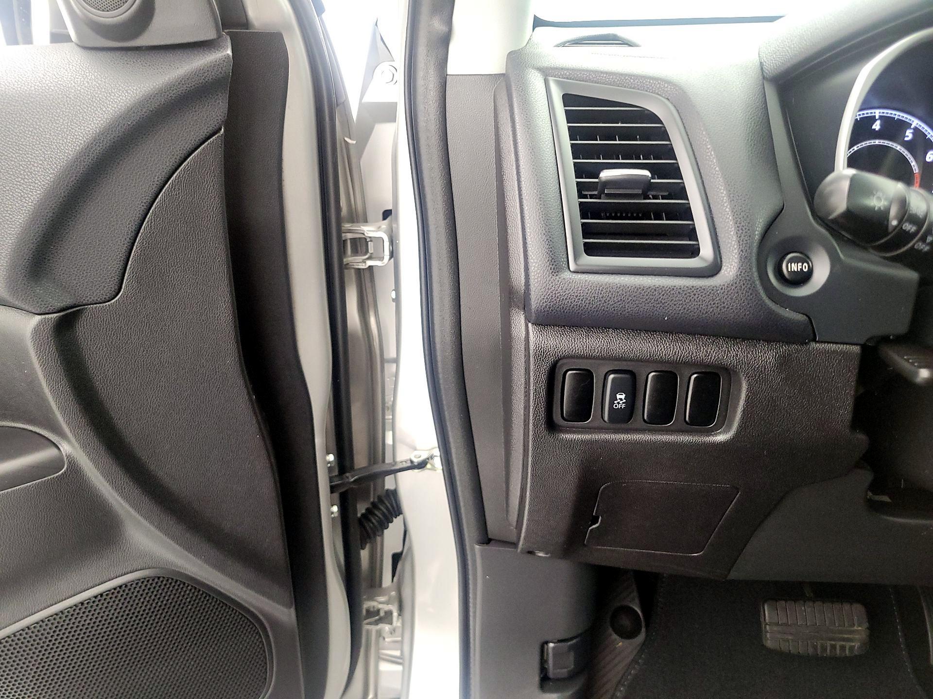 Thumbnail: 2015 Mitsubishi Outlander Sport - 13