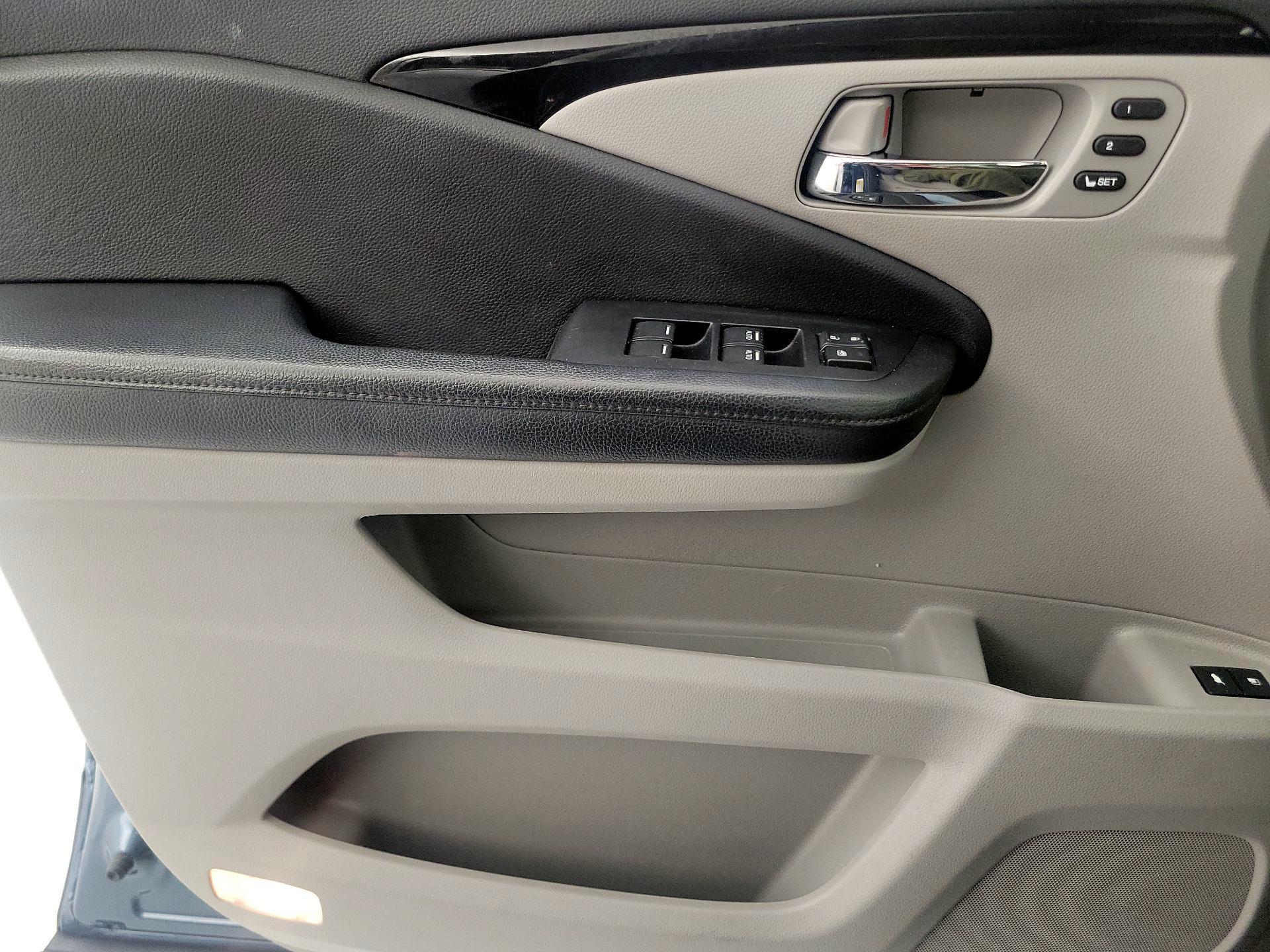 Thumbnail: 2020 Honda Pilot - 12