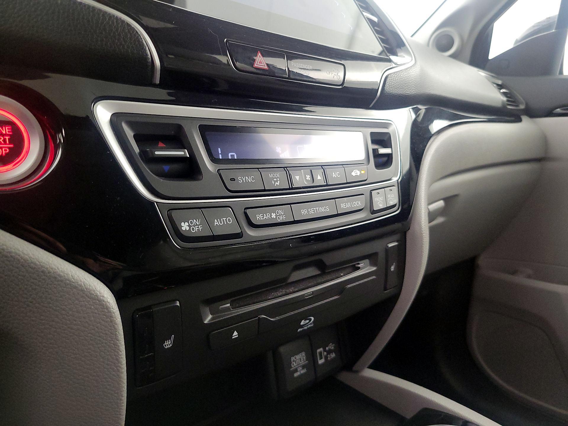 Thumbnail: 2020 Honda Pilot - 16