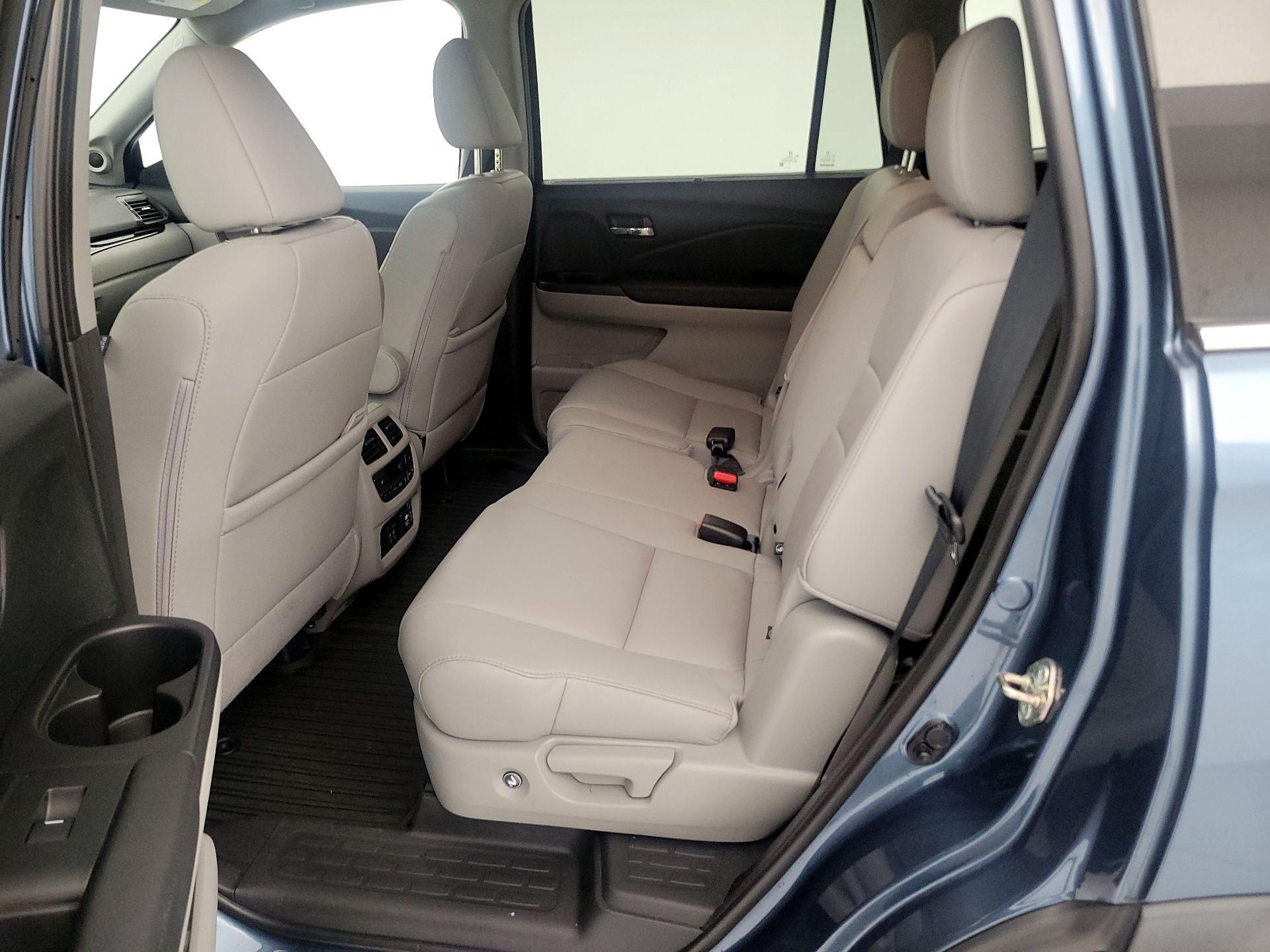 Thumbnail: 2020 Honda Pilot - 20