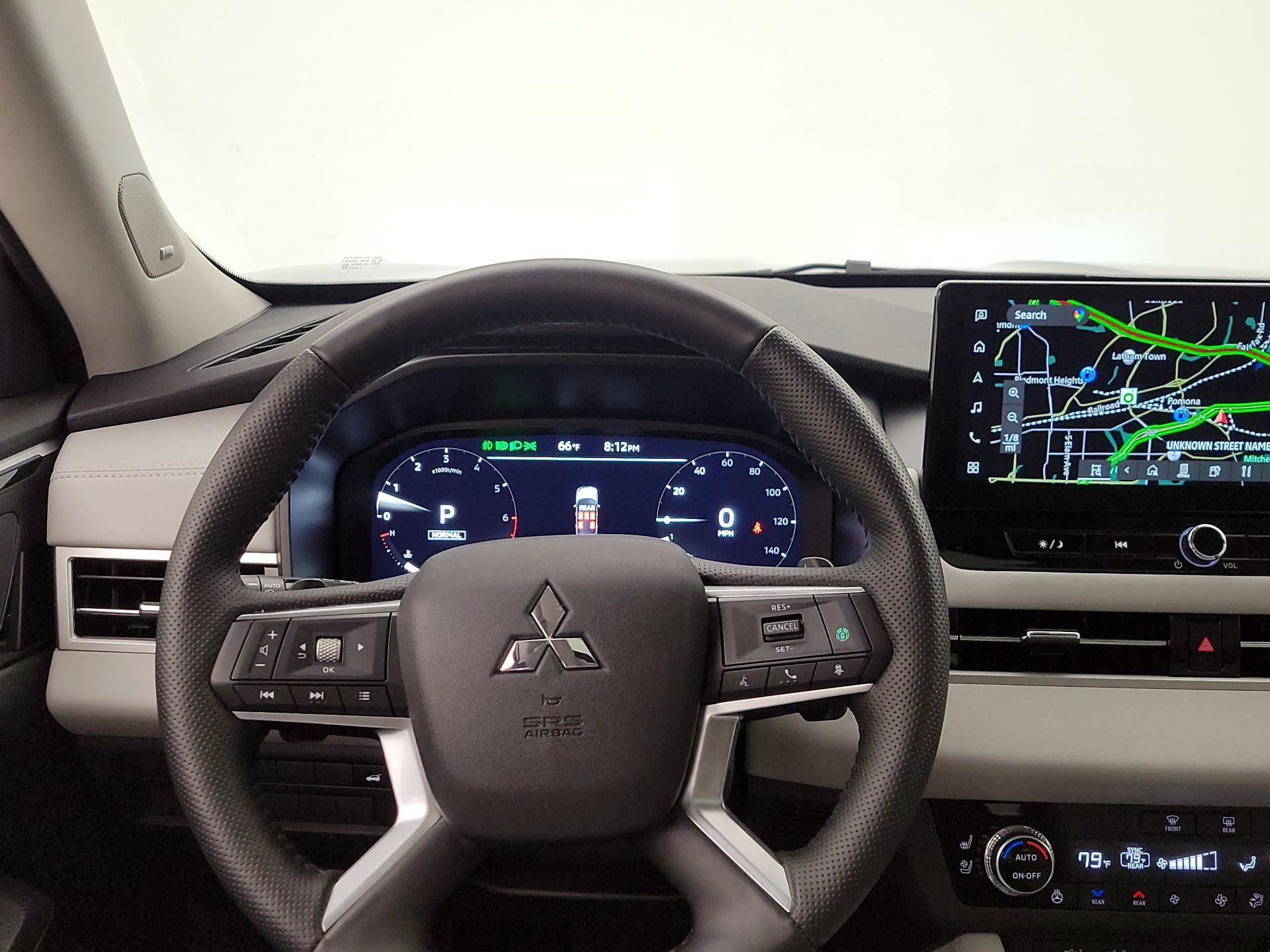 Thumbnail: 2025 Mitsubishi Outlander - 10