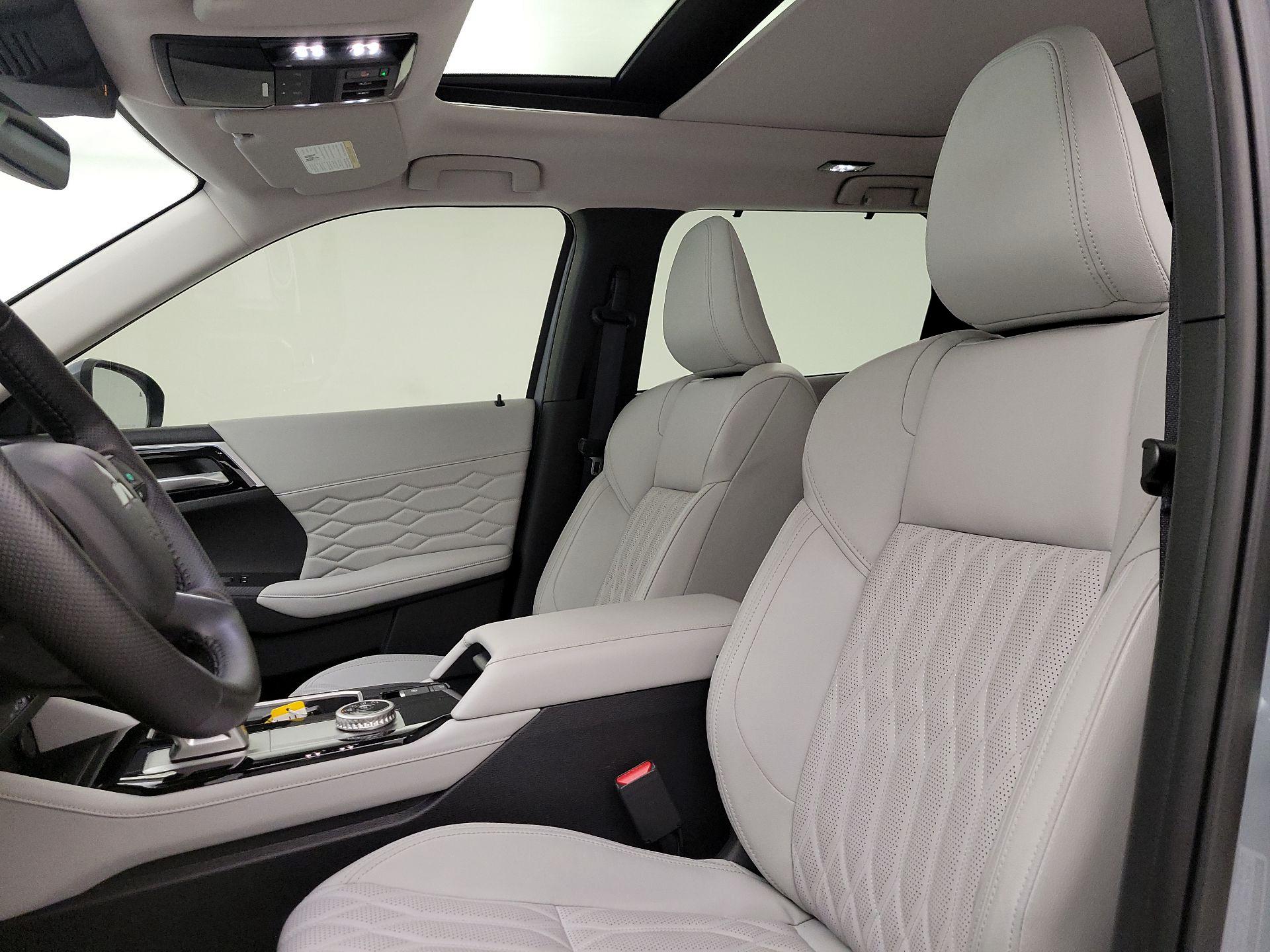 Thumbnail: 2025 Mitsubishi Outlander - 11