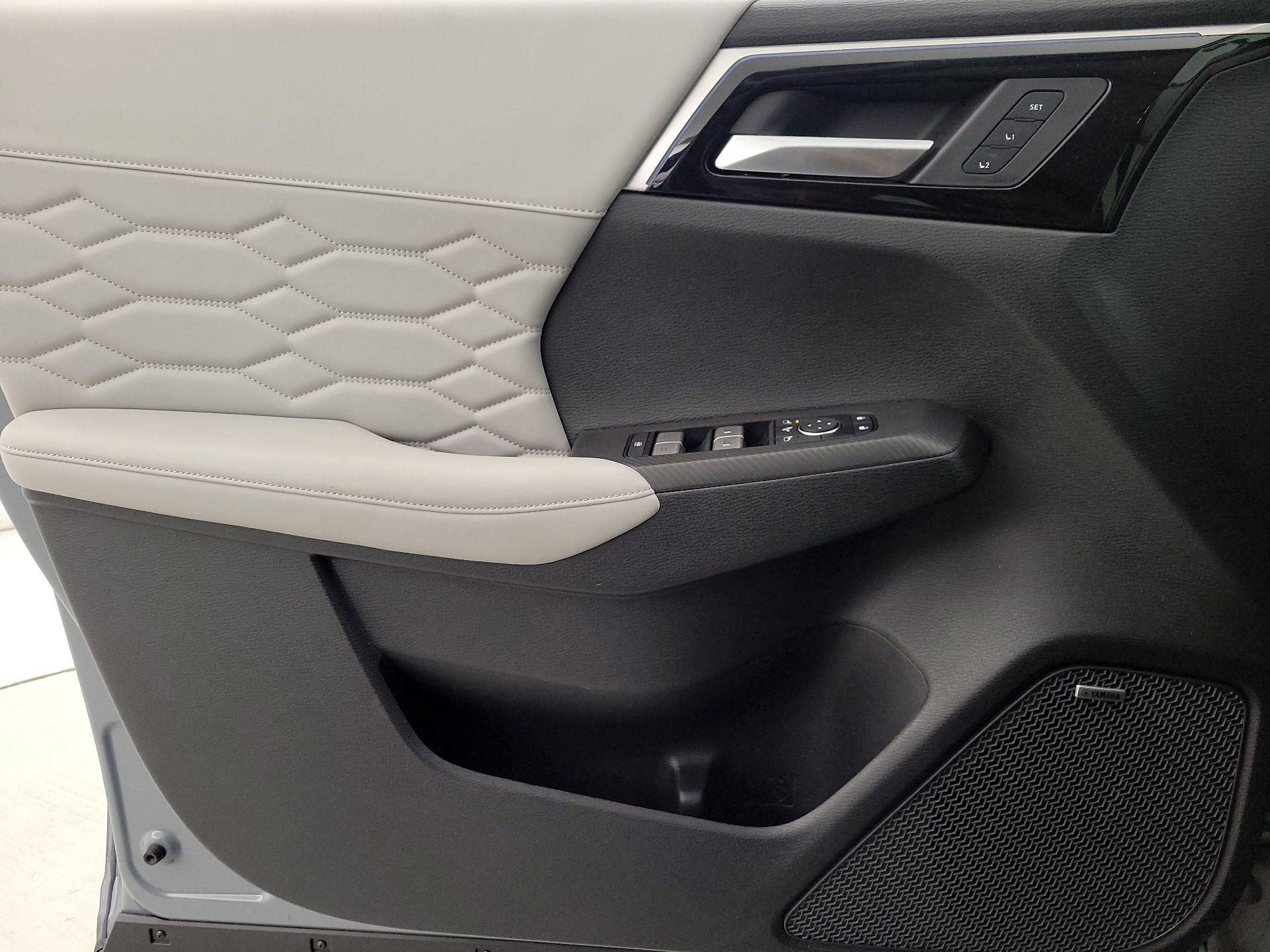 Thumbnail: 2025 Mitsubishi Outlander - 12