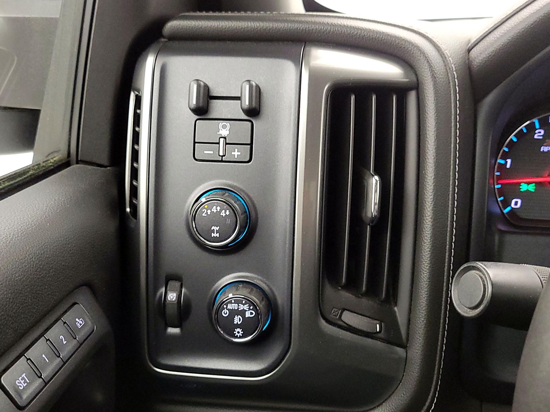 Thumbnail: 2017 Chevrolet Silverado 2500 - 13