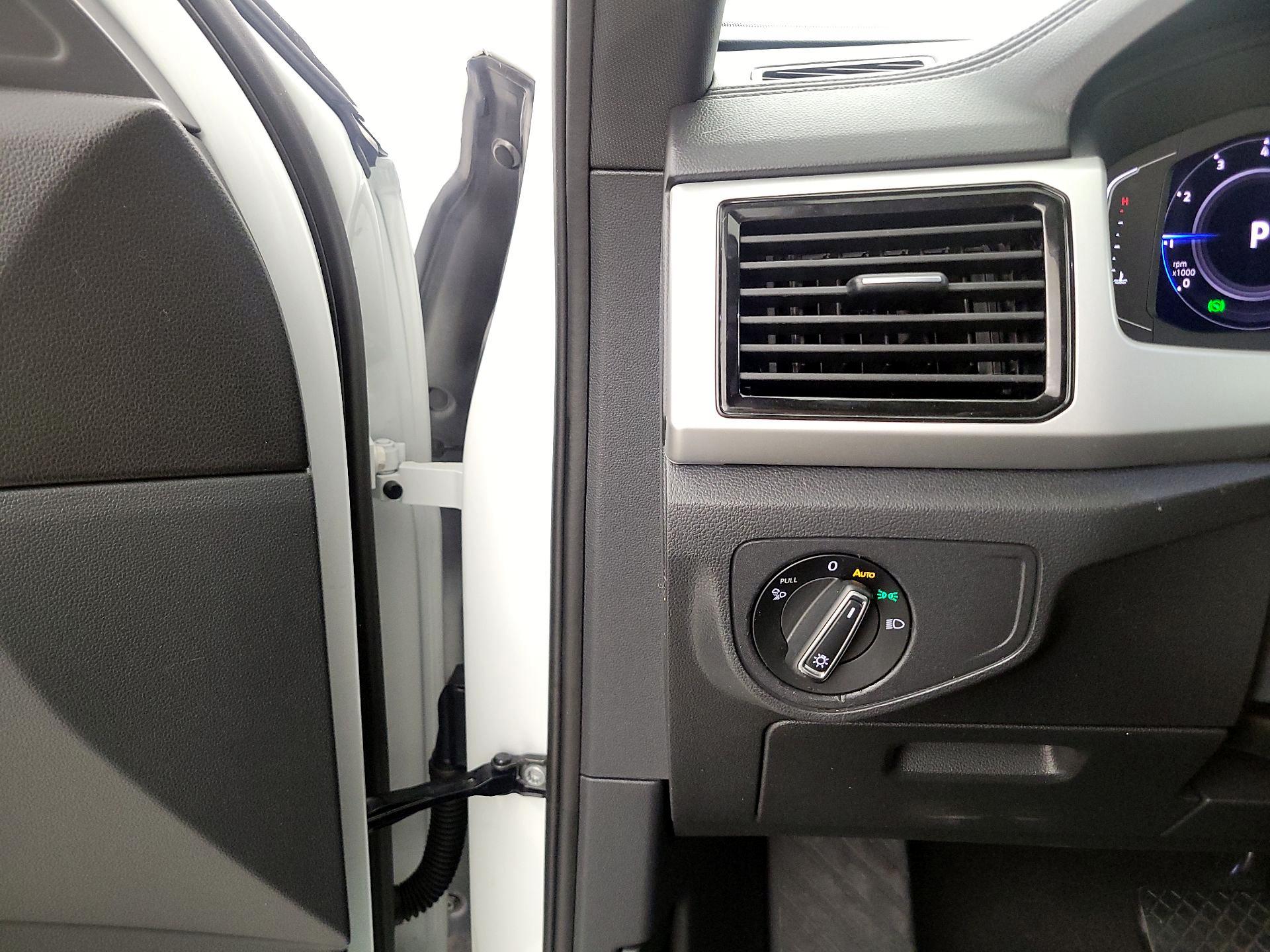 Thumbnail: 2022 Volkswagen Atlas - 13