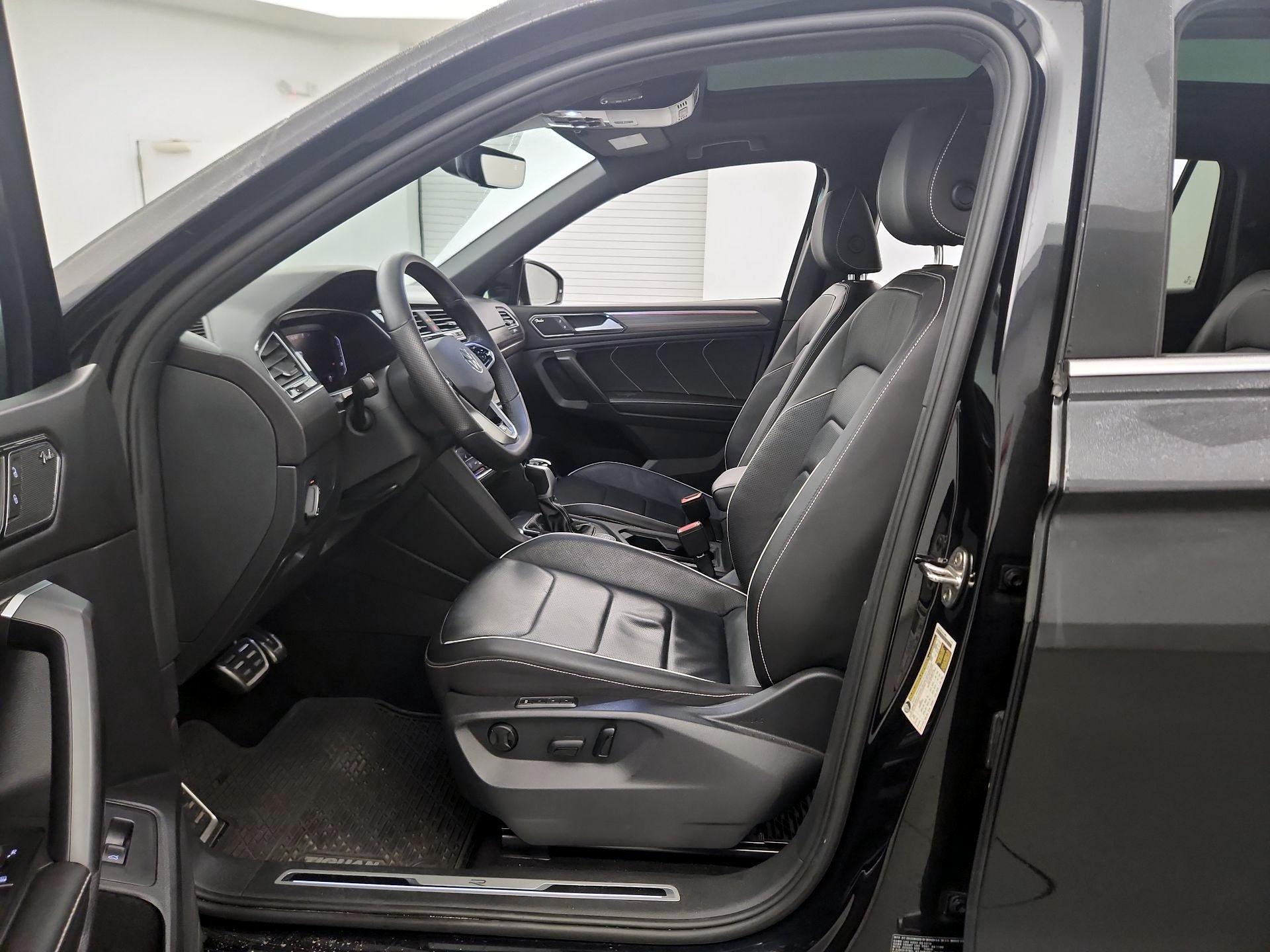 Thumbnail: 2022 Volkswagen Tiguan - 9