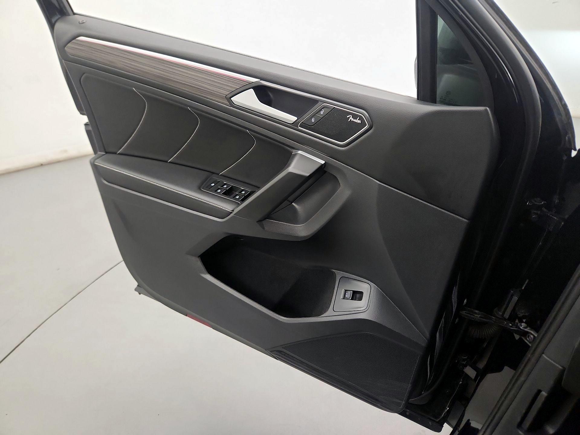 Thumbnail: 2022 Volkswagen Tiguan - 10