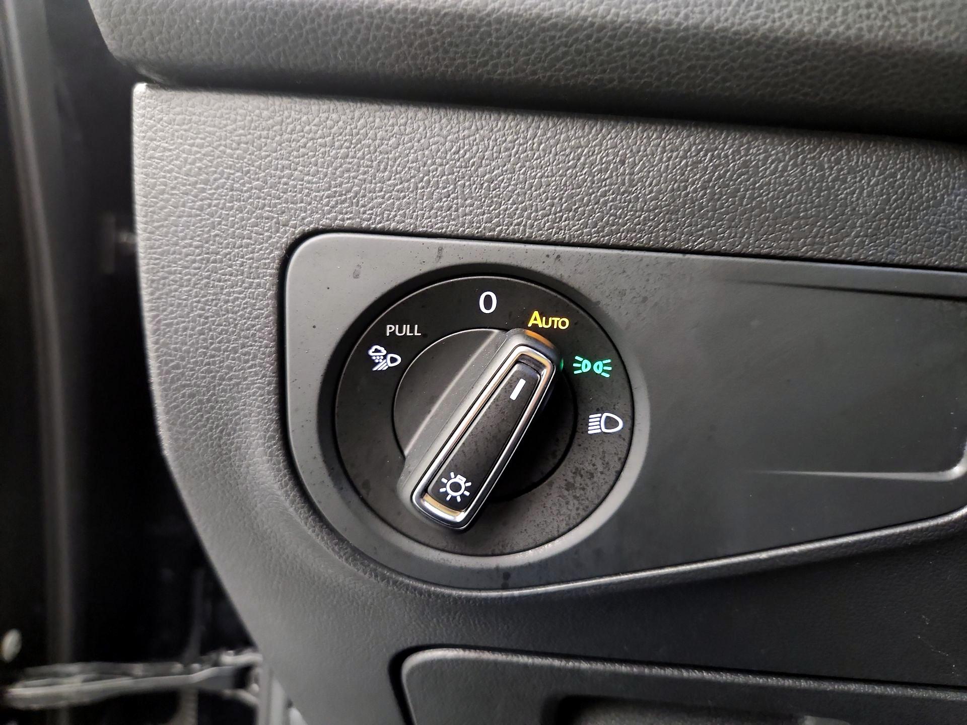 Thumbnail: 2022 Volkswagen Tiguan - 11