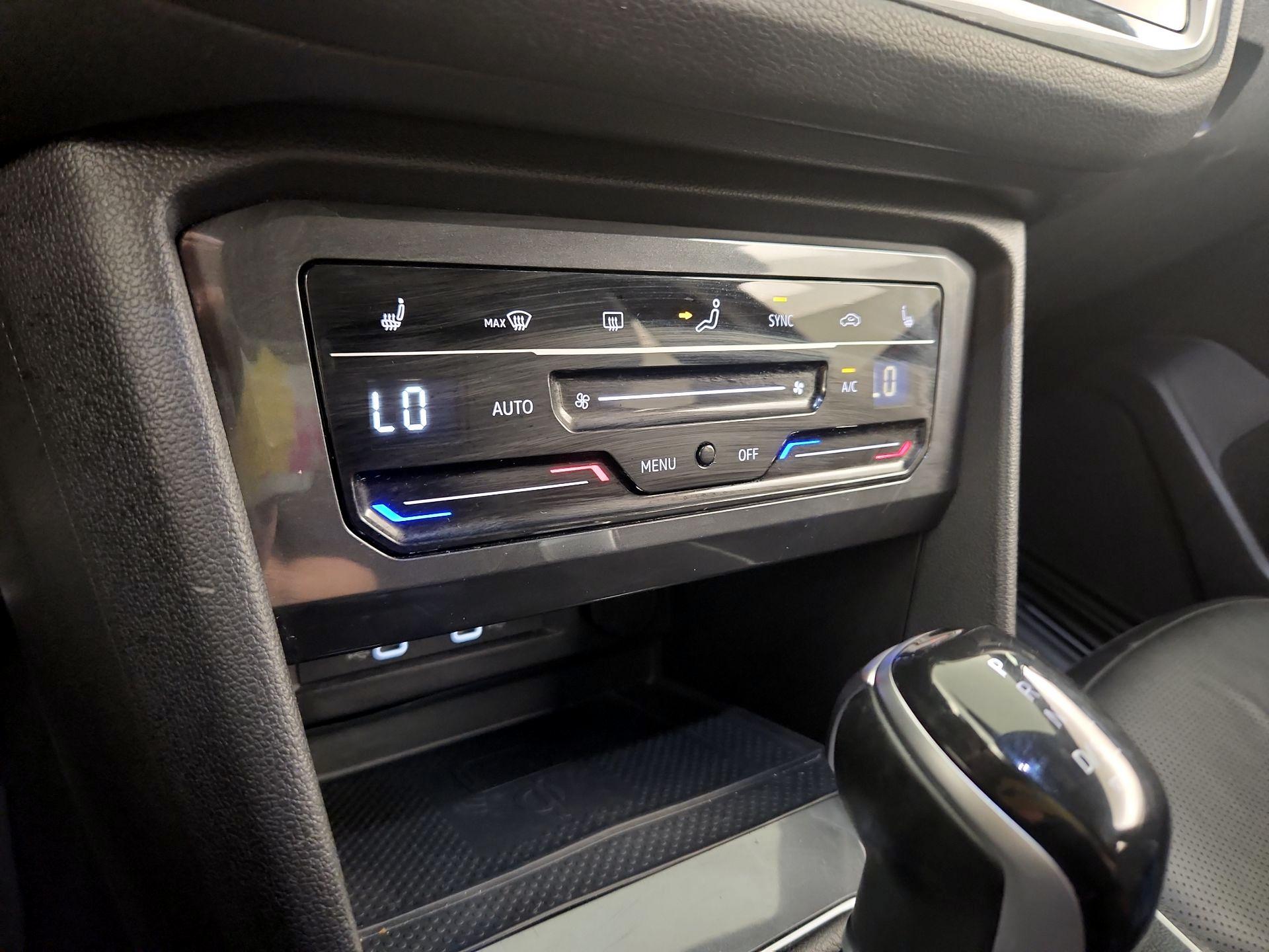 Thumbnail: 2022 Volkswagen Tiguan - 14