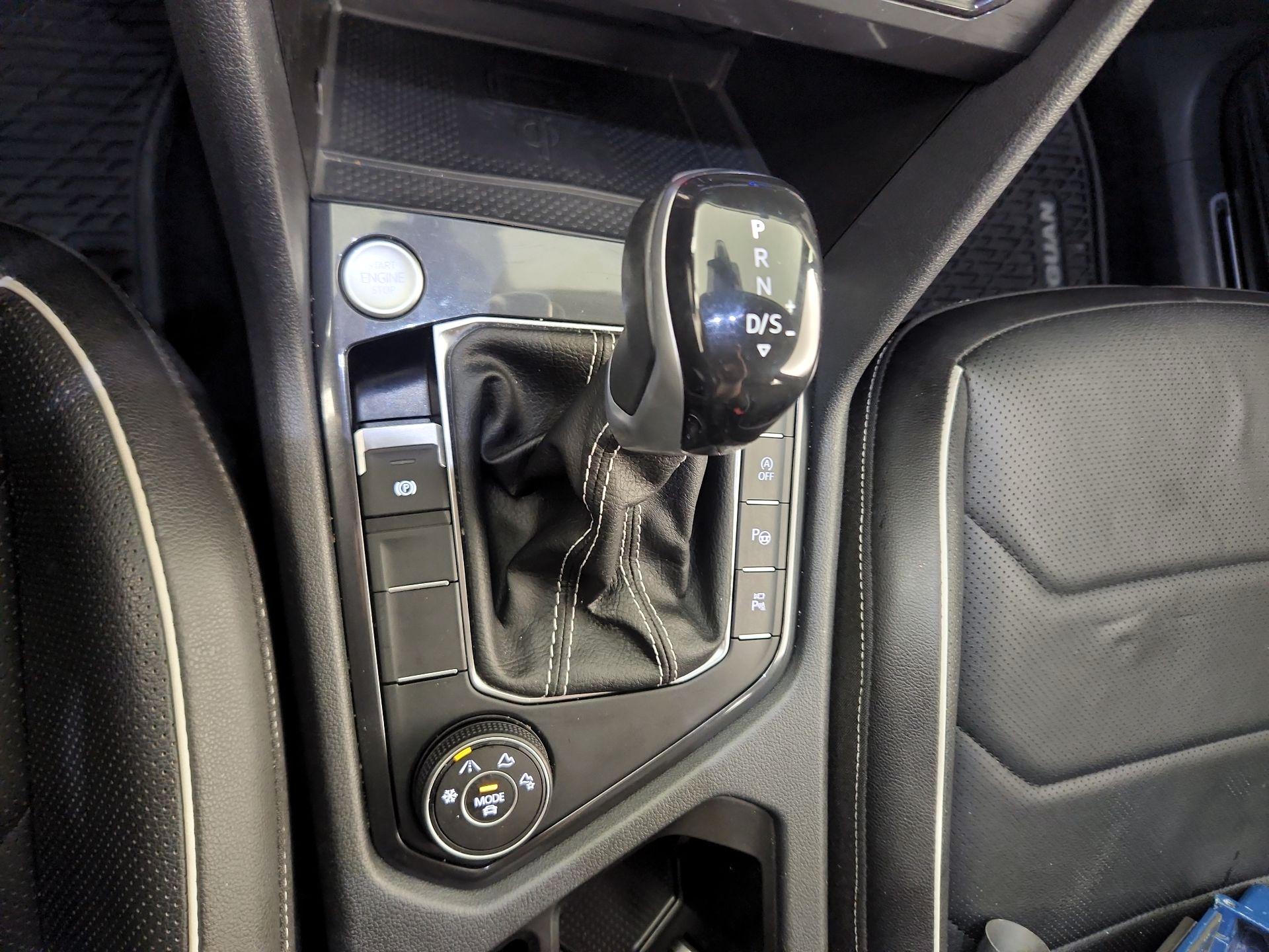 Thumbnail: 2022 Volkswagen Tiguan - 15