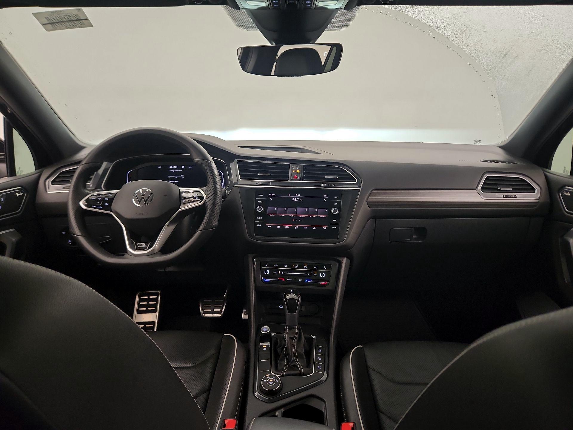 Thumbnail: 2022 Volkswagen Tiguan - 8