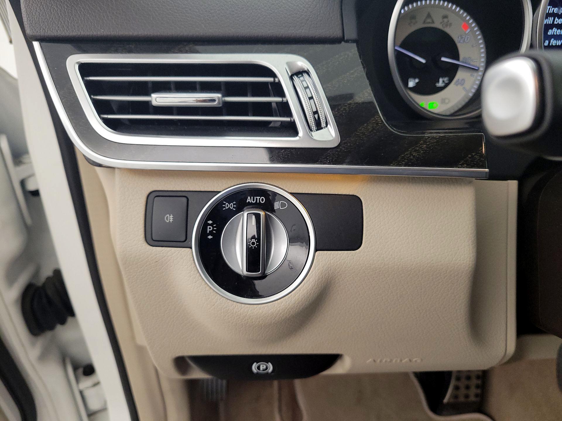 Thumbnail: 2016 Mercedes-Benz E-Class - 13