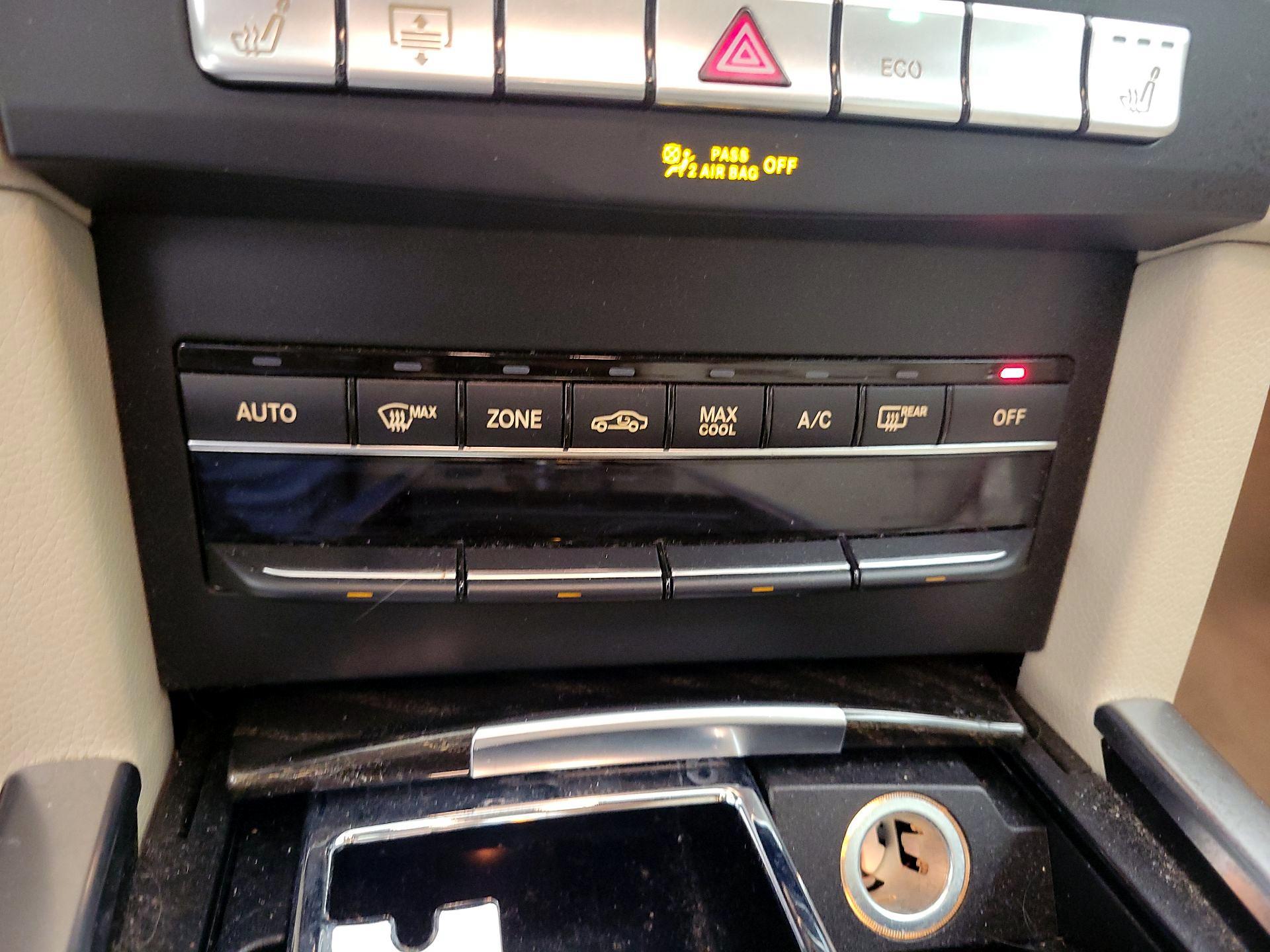 Thumbnail: 2016 Mercedes-Benz E-Class - 16