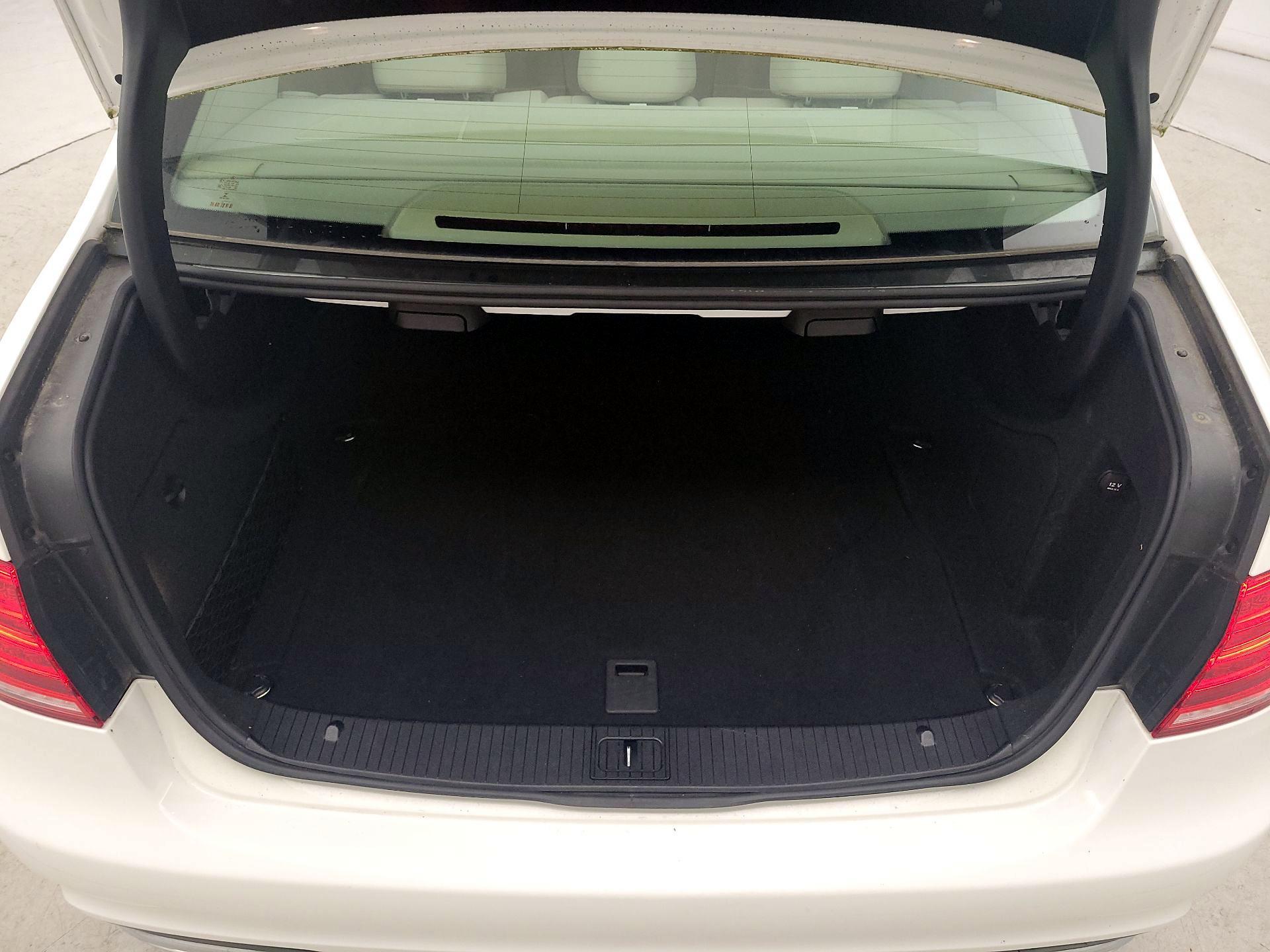 Thumbnail: 2016 Mercedes-Benz E-Class - 20