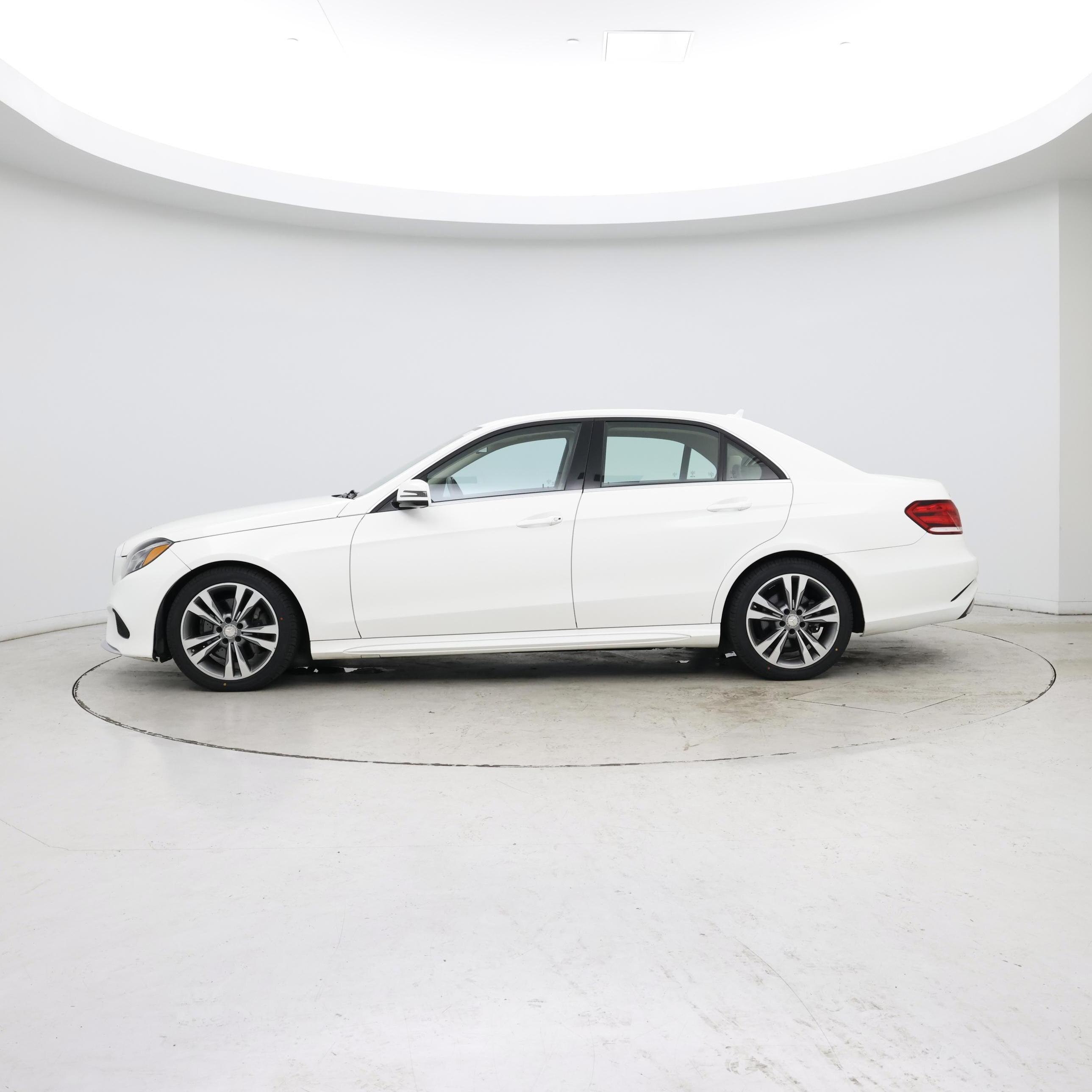 Thumbnail: 2016 Mercedes-Benz E-Class - 3