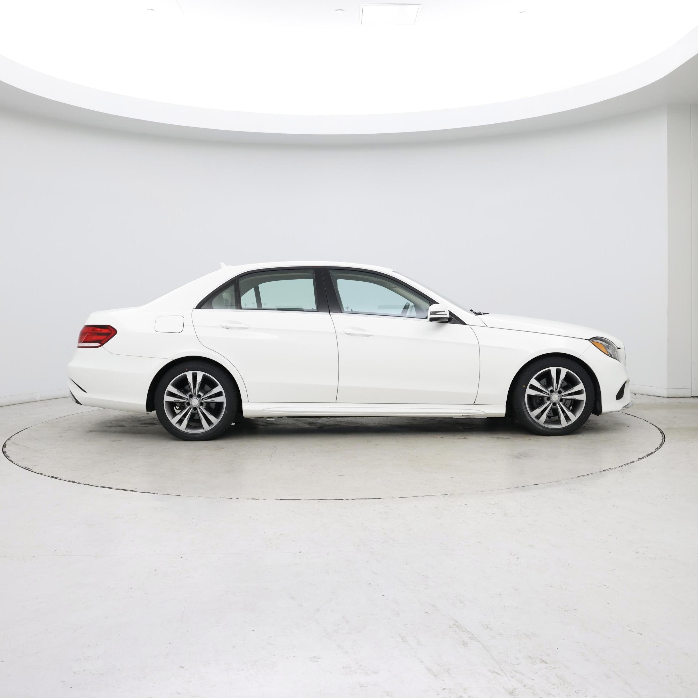 Thumbnail: 2016 Mercedes-Benz E-Class - 7