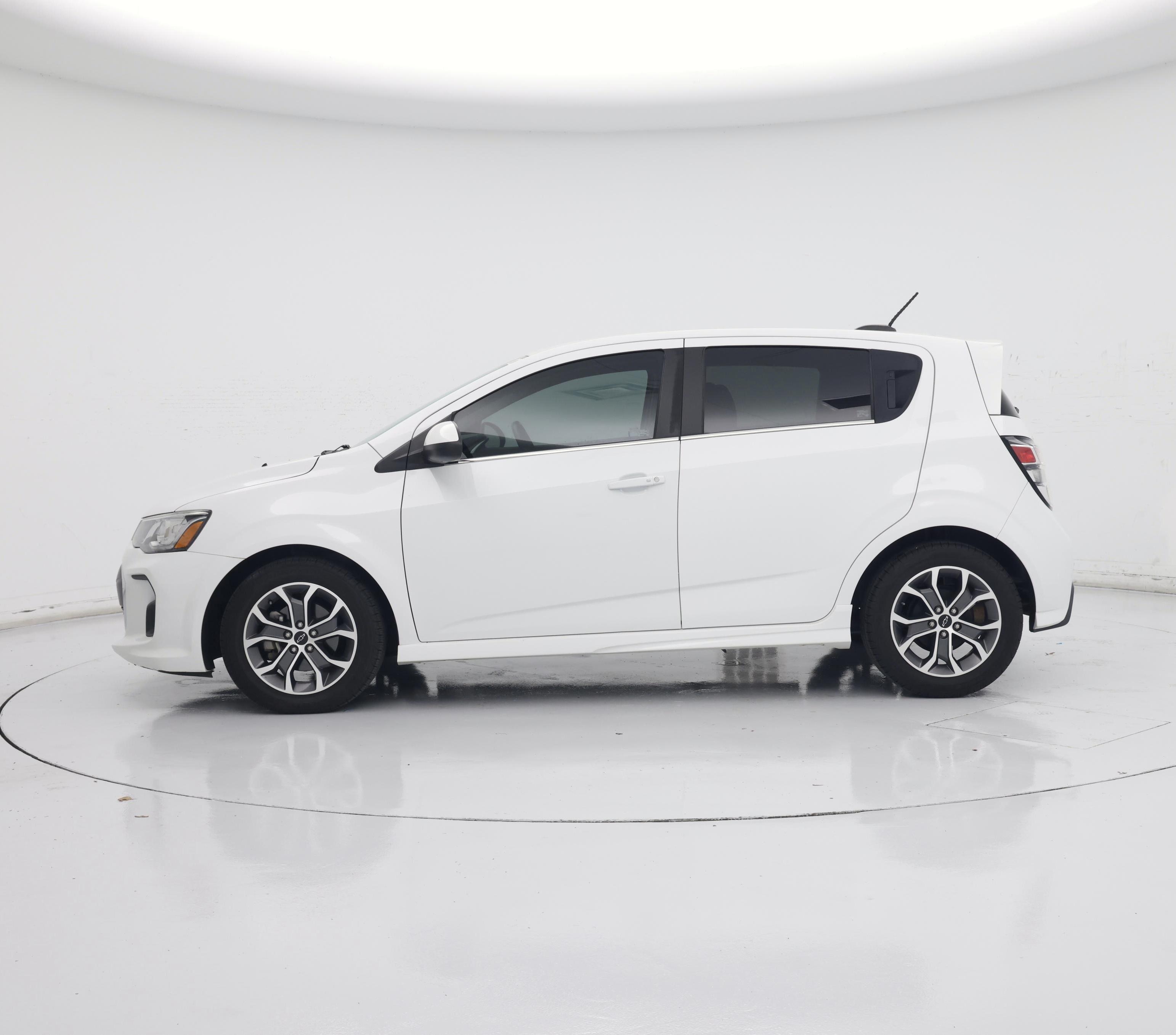 Thumbnail: 2018 Chevrolet Sonic - 3