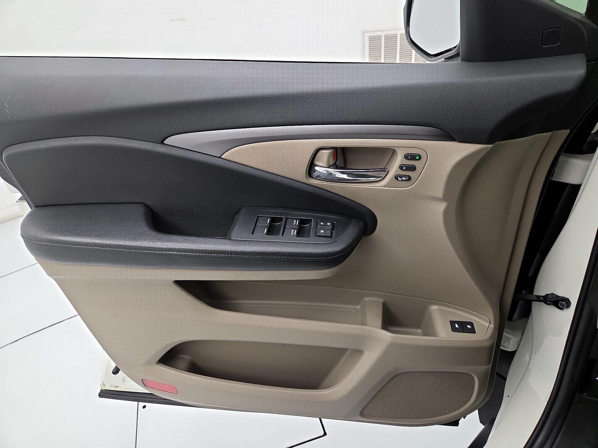 Thumbnail: 2019 Honda Pilot - 12