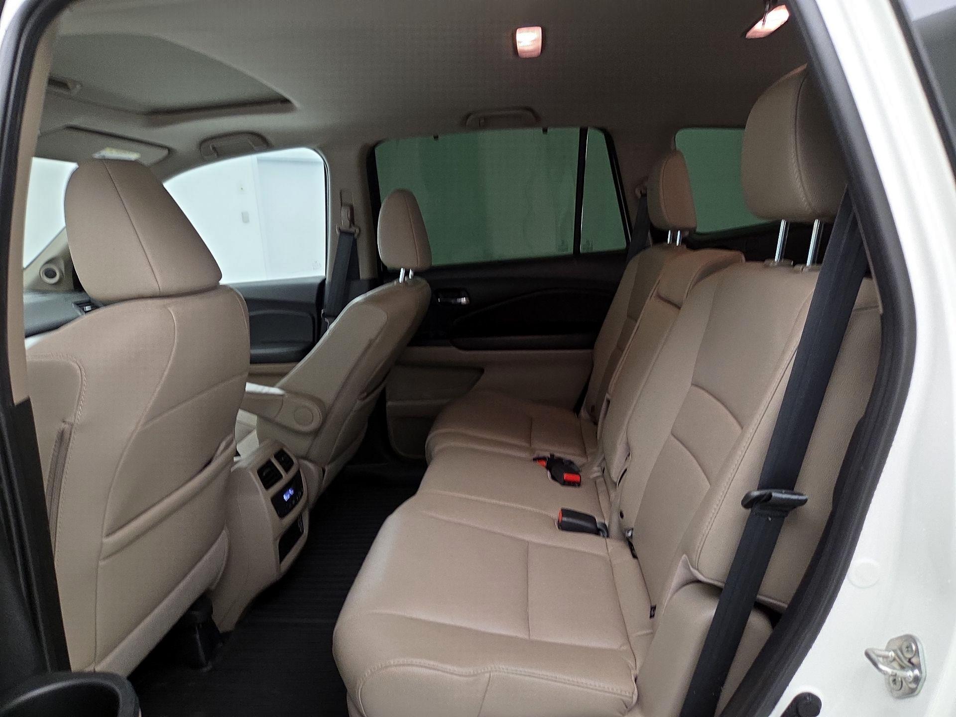 Thumbnail: 2019 Honda Pilot - 20