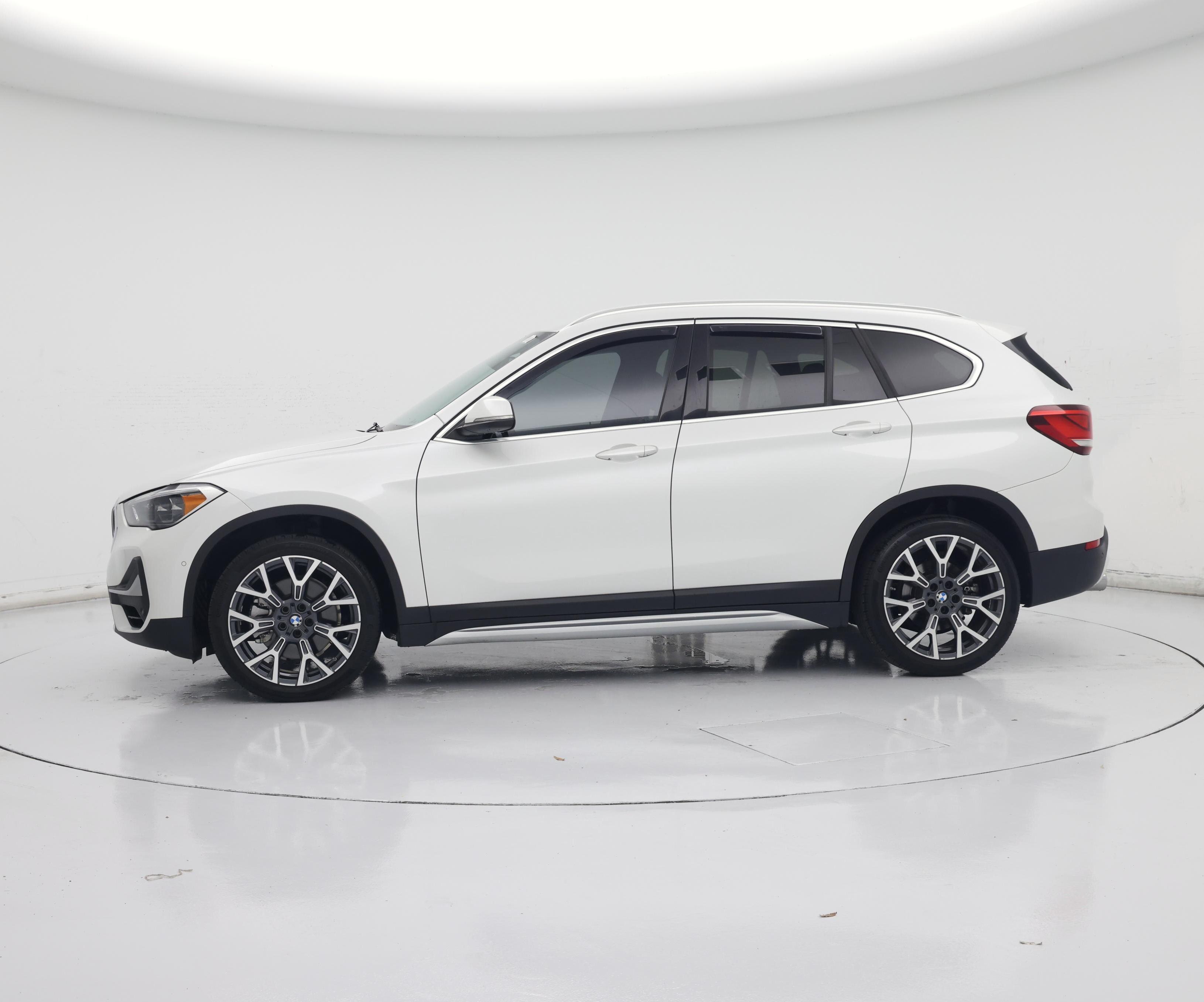 Thumbnail: 2021 BMW X1 - 3