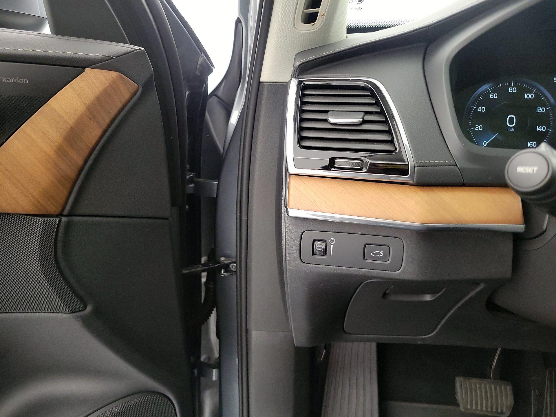 Thumbnail: 2020 Volvo XC90 - 13