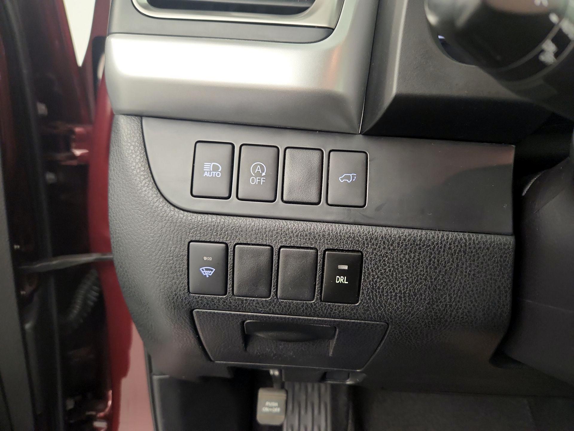 Thumbnail: 2018 Toyota Highlander - 13