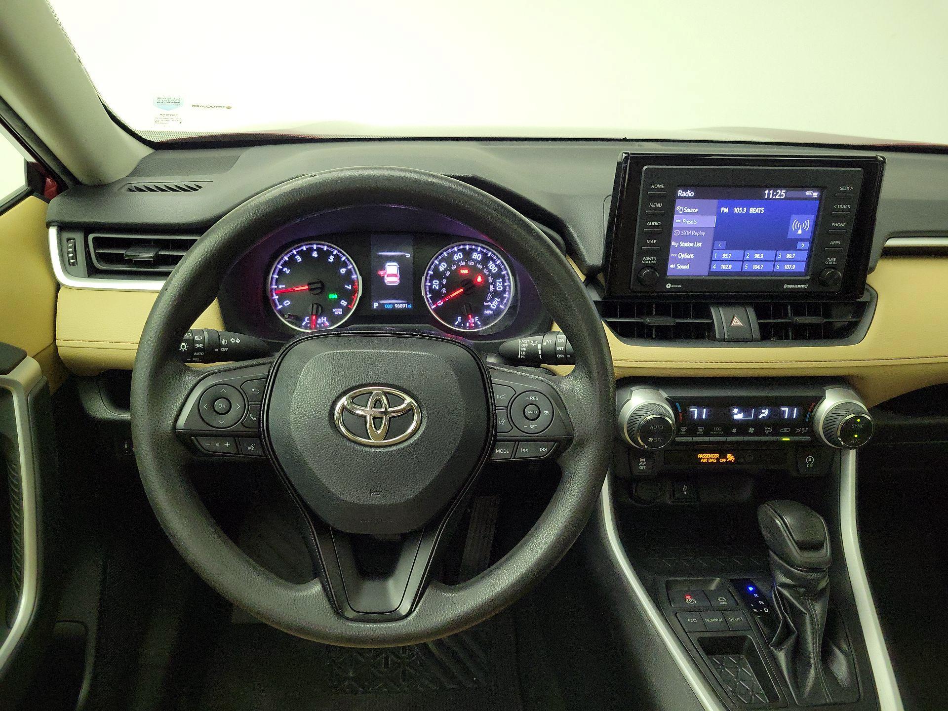 Thumbnail: 2021 Toyota RAV4 - 10