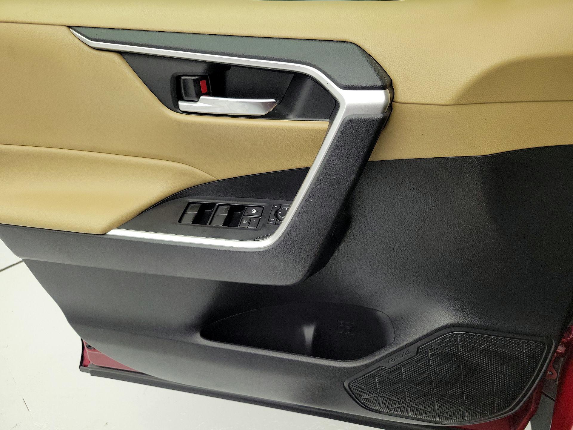 Thumbnail: 2021 Toyota RAV4 - 12