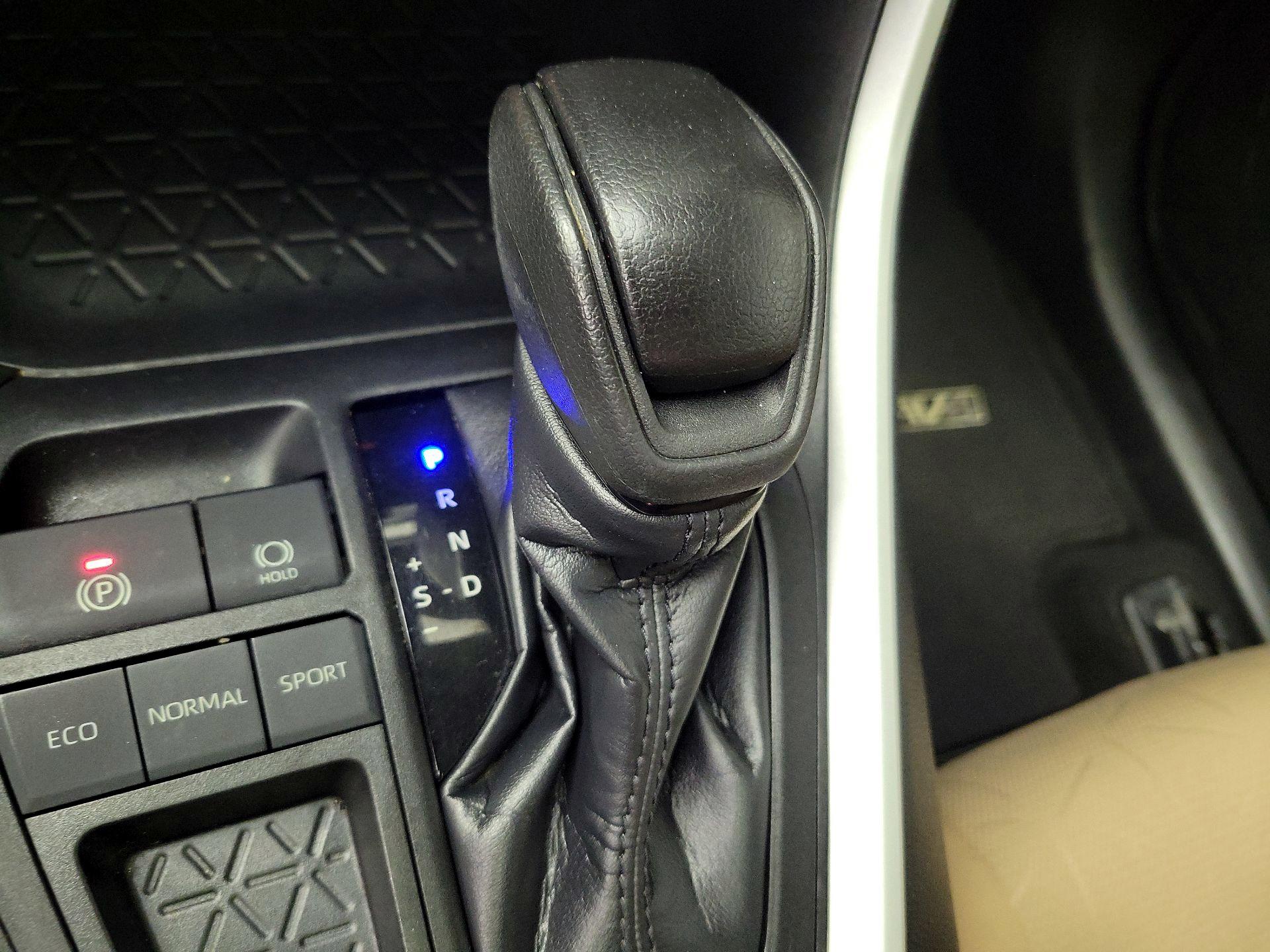 Thumbnail: 2021 Toyota RAV4 - 17