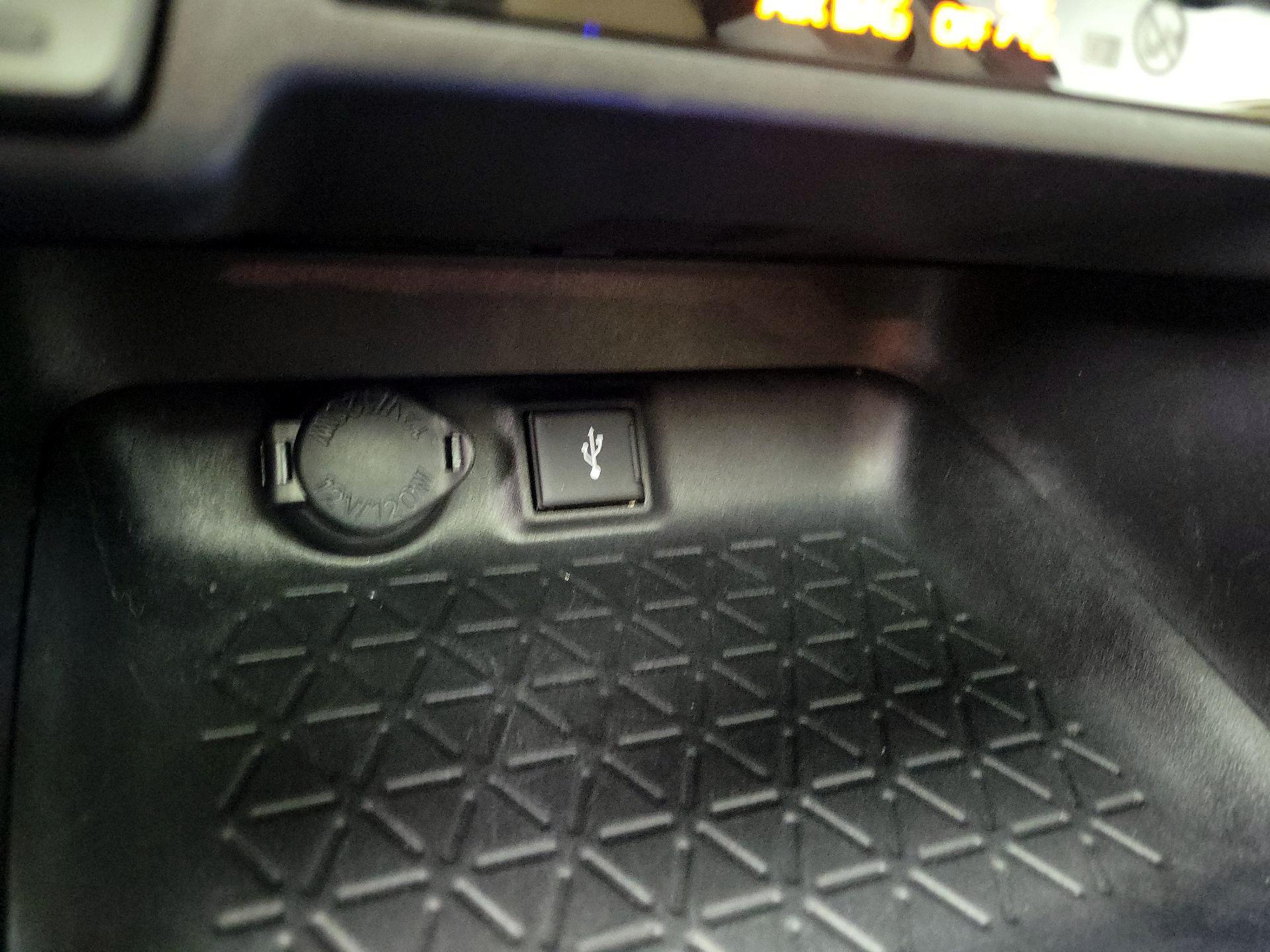 Thumbnail: 2021 Toyota RAV4 - 18