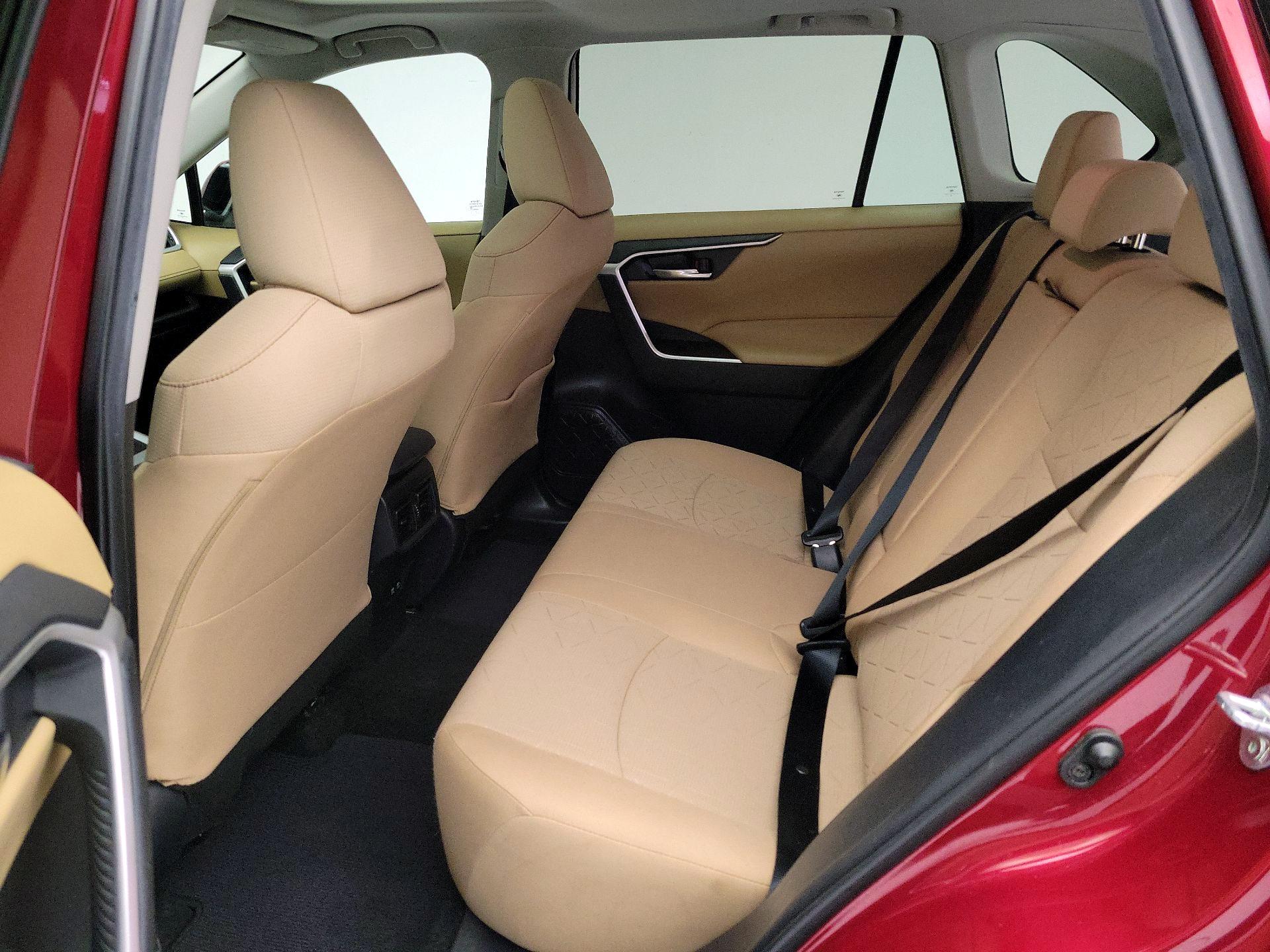 Thumbnail: 2021 Toyota RAV4 - 20