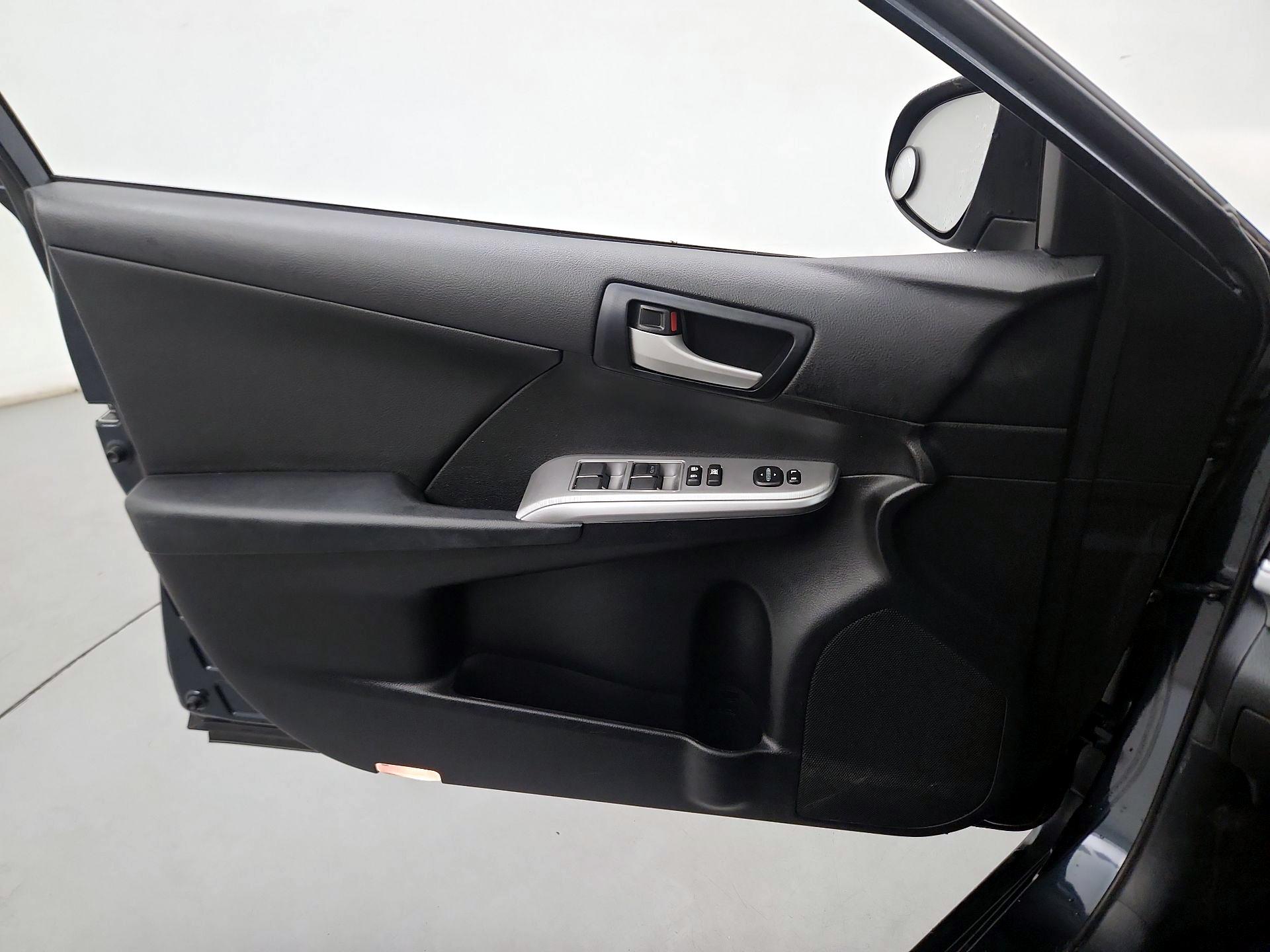 Thumbnail: 2014 Toyota Camry - 10