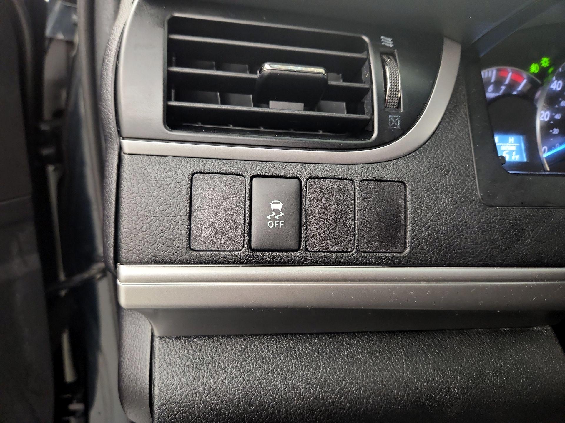Thumbnail: 2014 Toyota Camry - 11