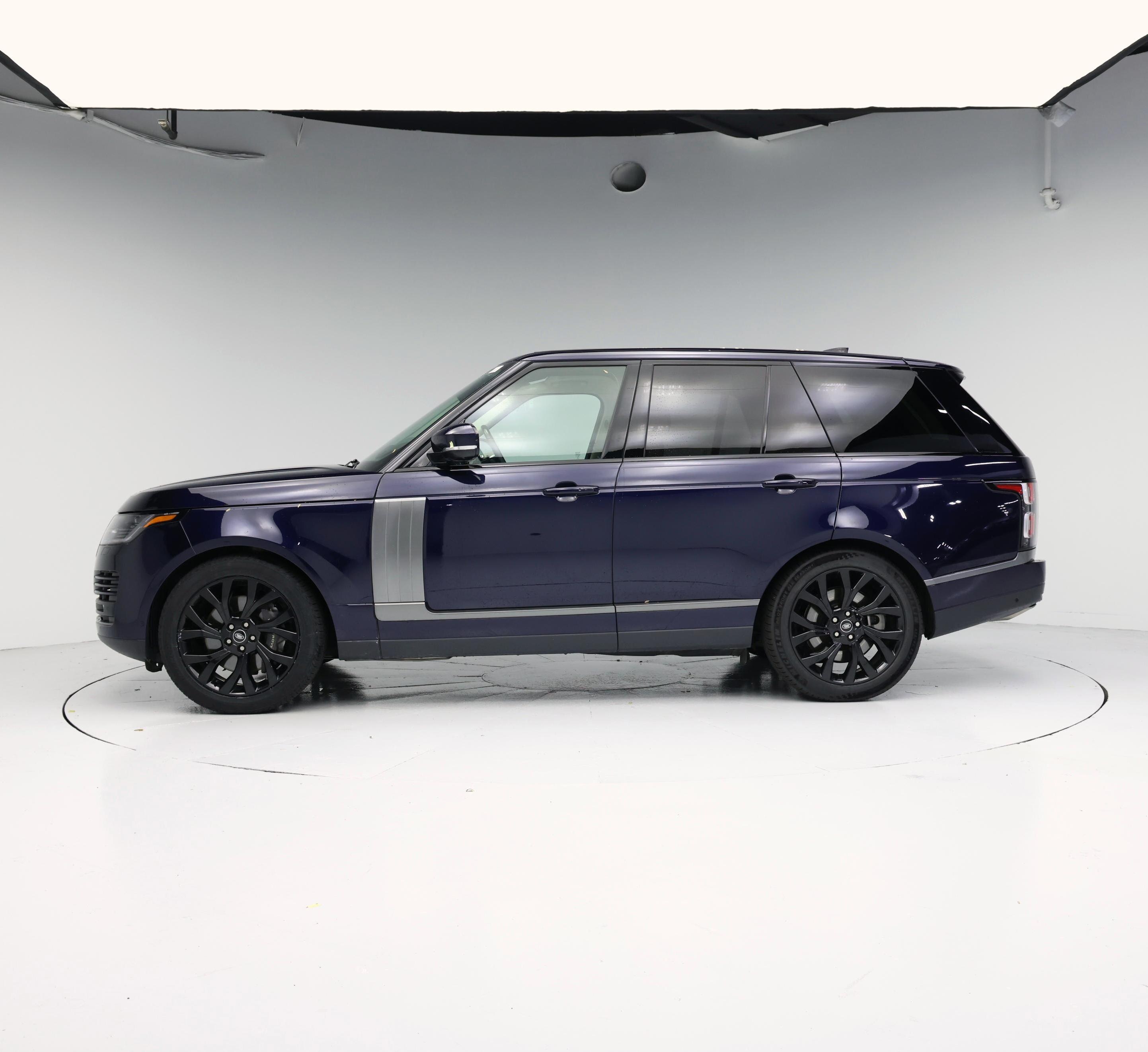 Thumbnail: 2021 Land Rover Range Rover - 3