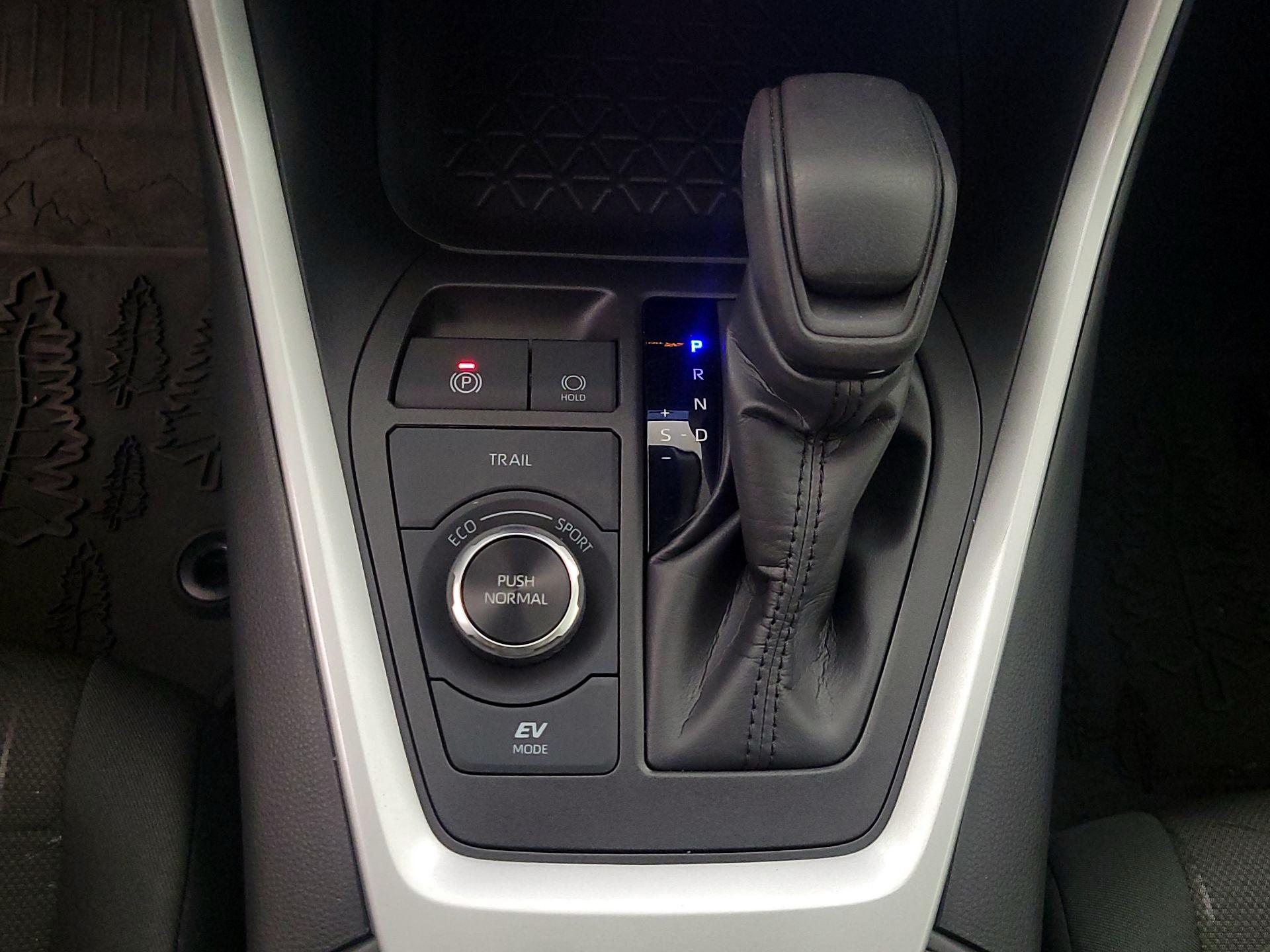 Thumbnail: 2024 Toyota RAV4 - 17