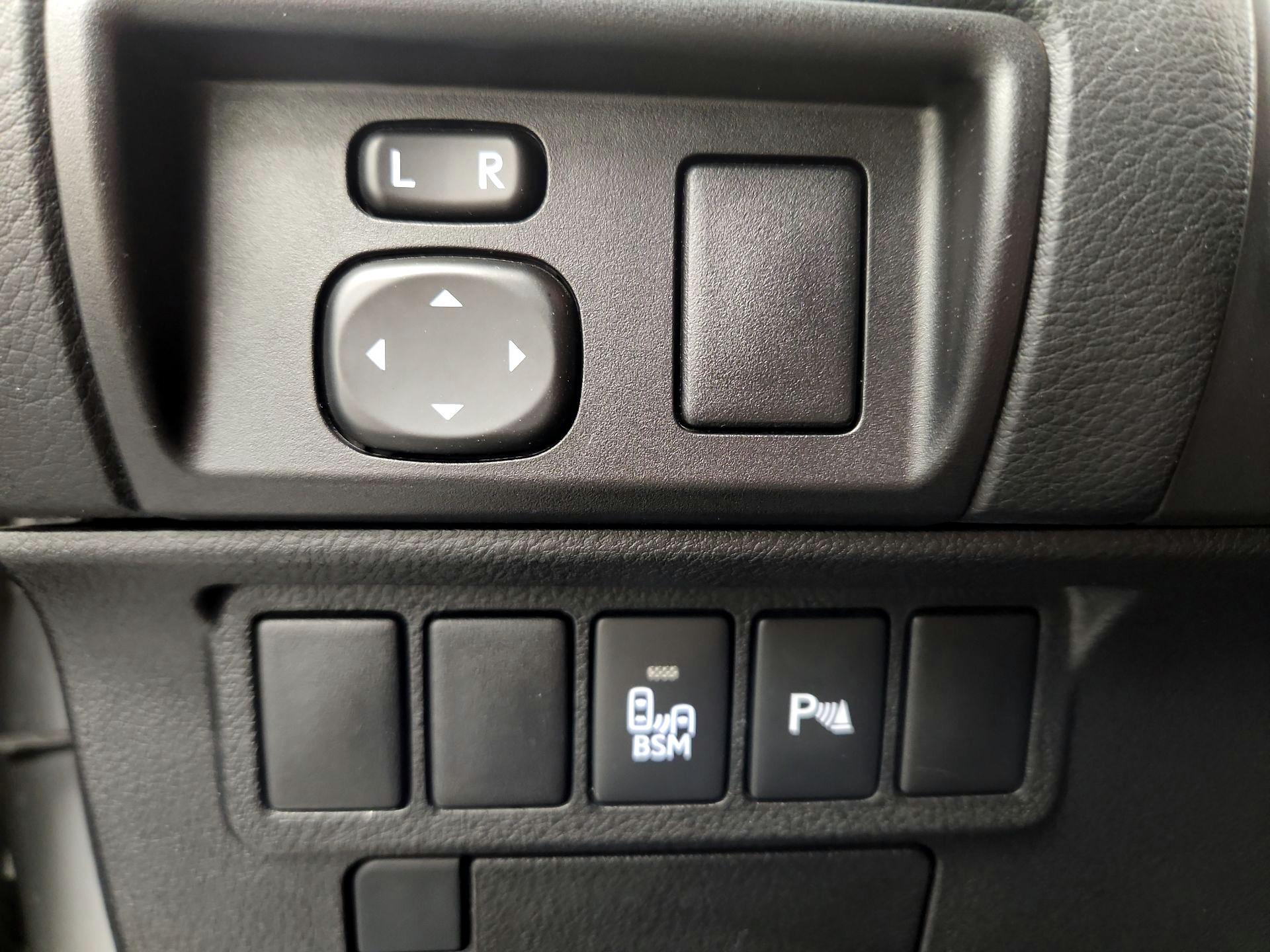 Thumbnail: 2015 Lexus ES - 11