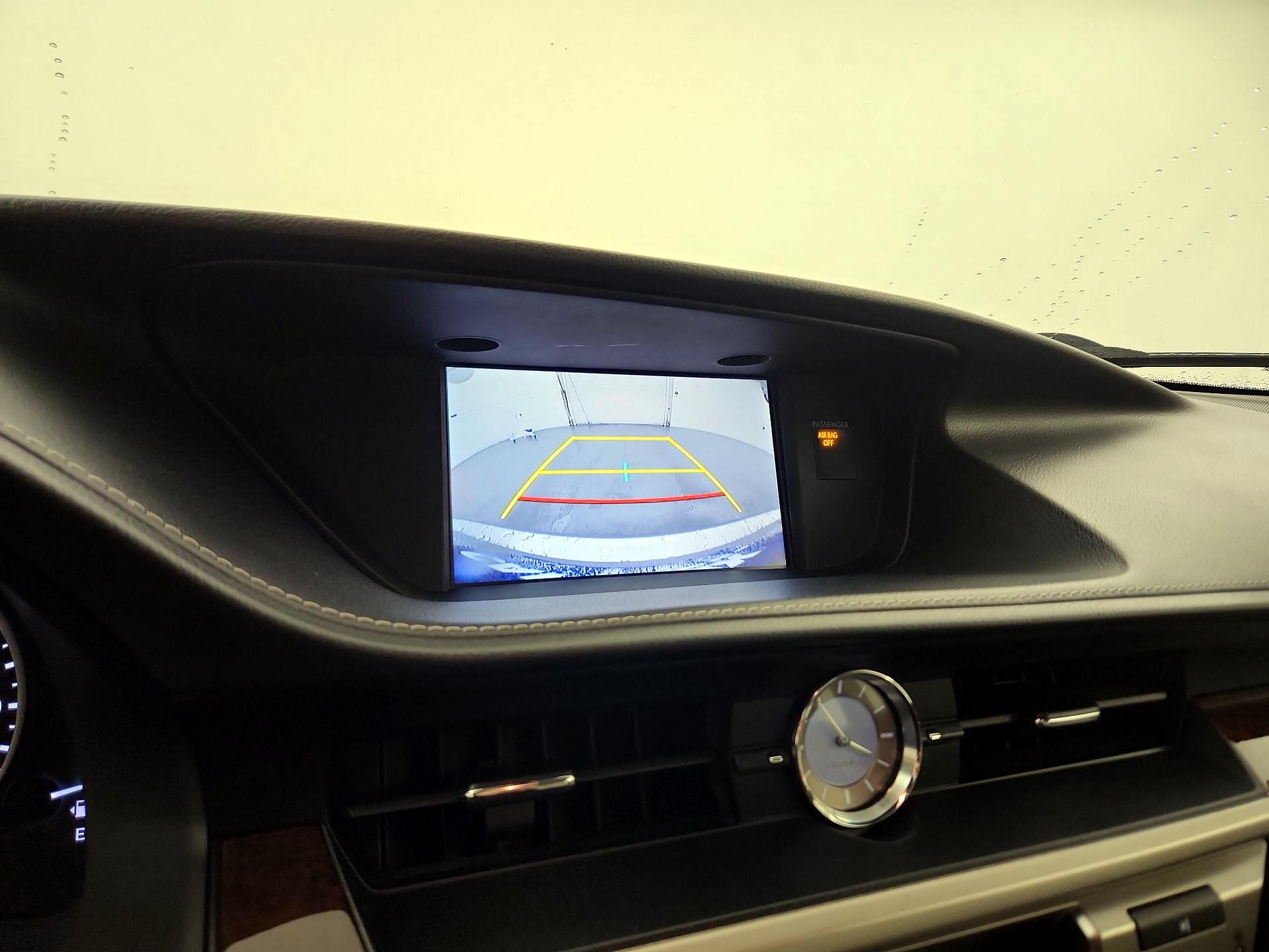 Thumbnail: 2015 Lexus ES - 13